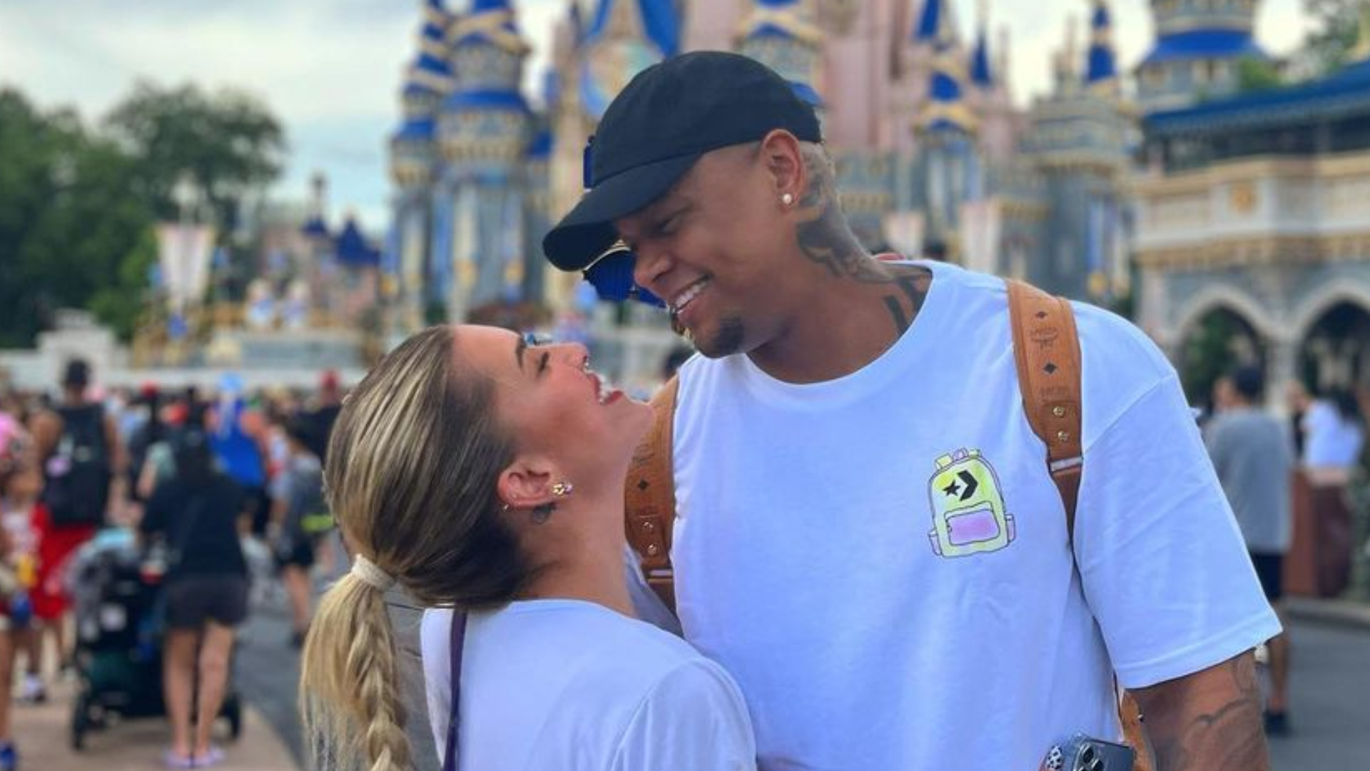 Filha de Léo Santana e Lore Improta explode o fofurômetro em fotos com princesa