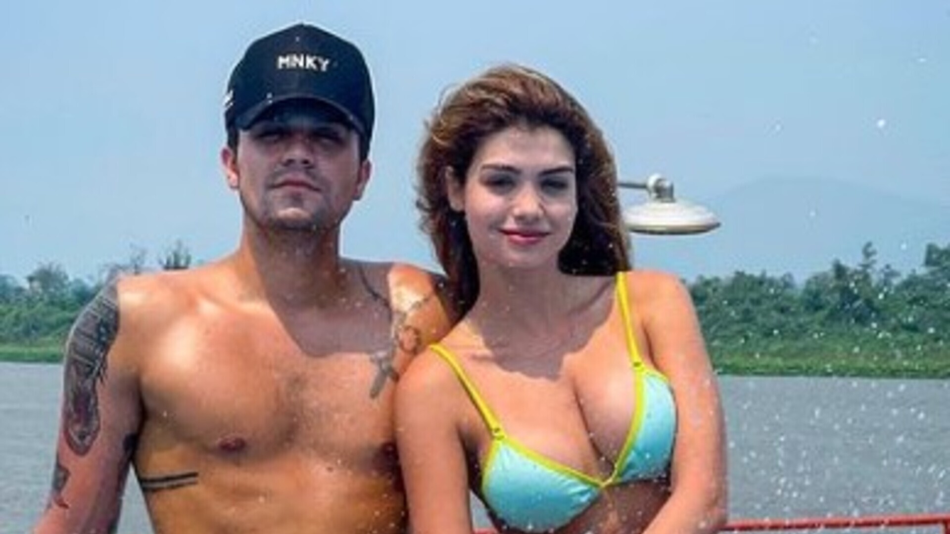 Luan Santana e a noiva Izabela Cunha esbanjam beleza ao posarem em roupas de banho
