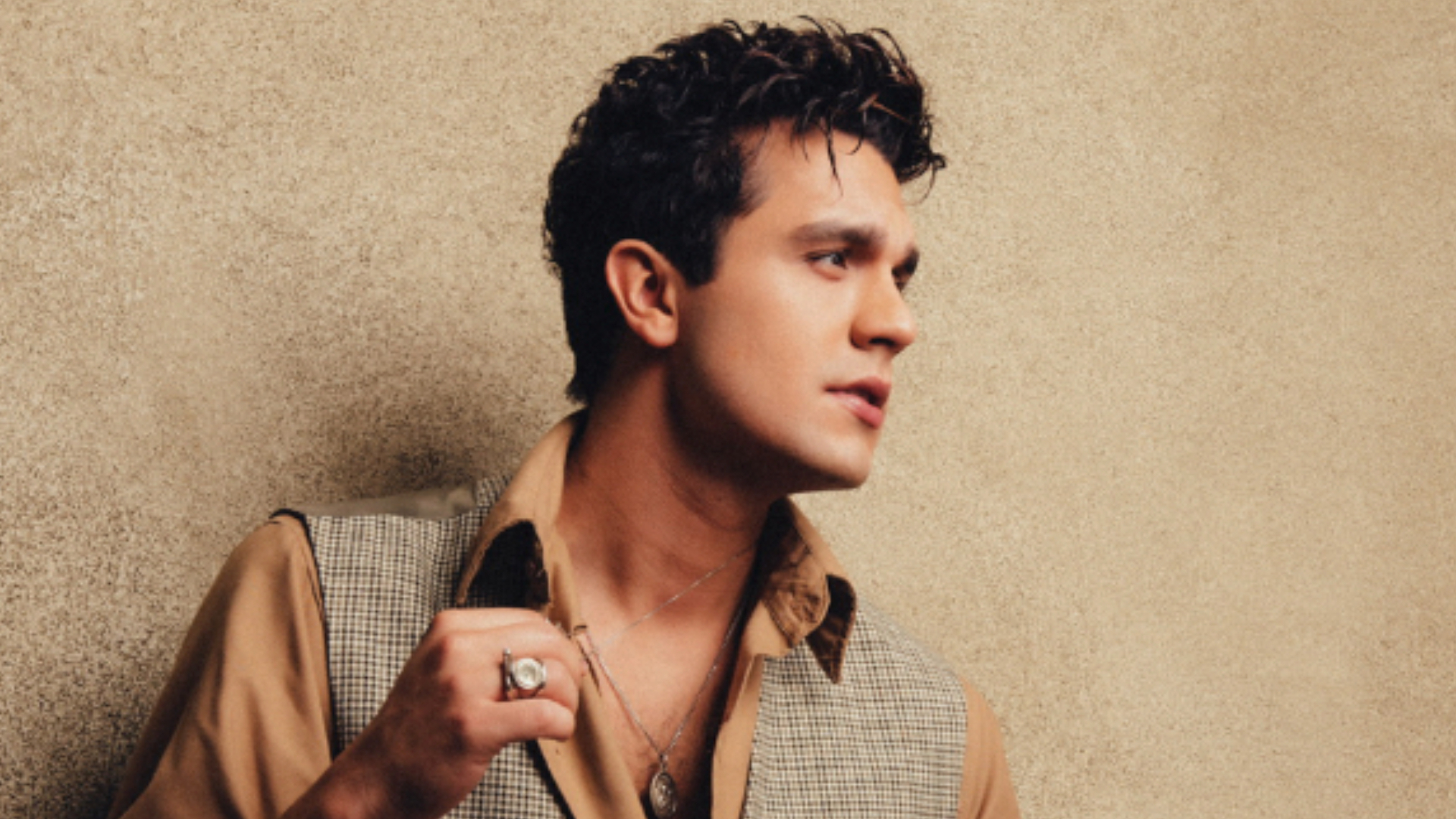 Luan Santana anuncia gravação de música em espanhol: ”Início da carreira internacional”