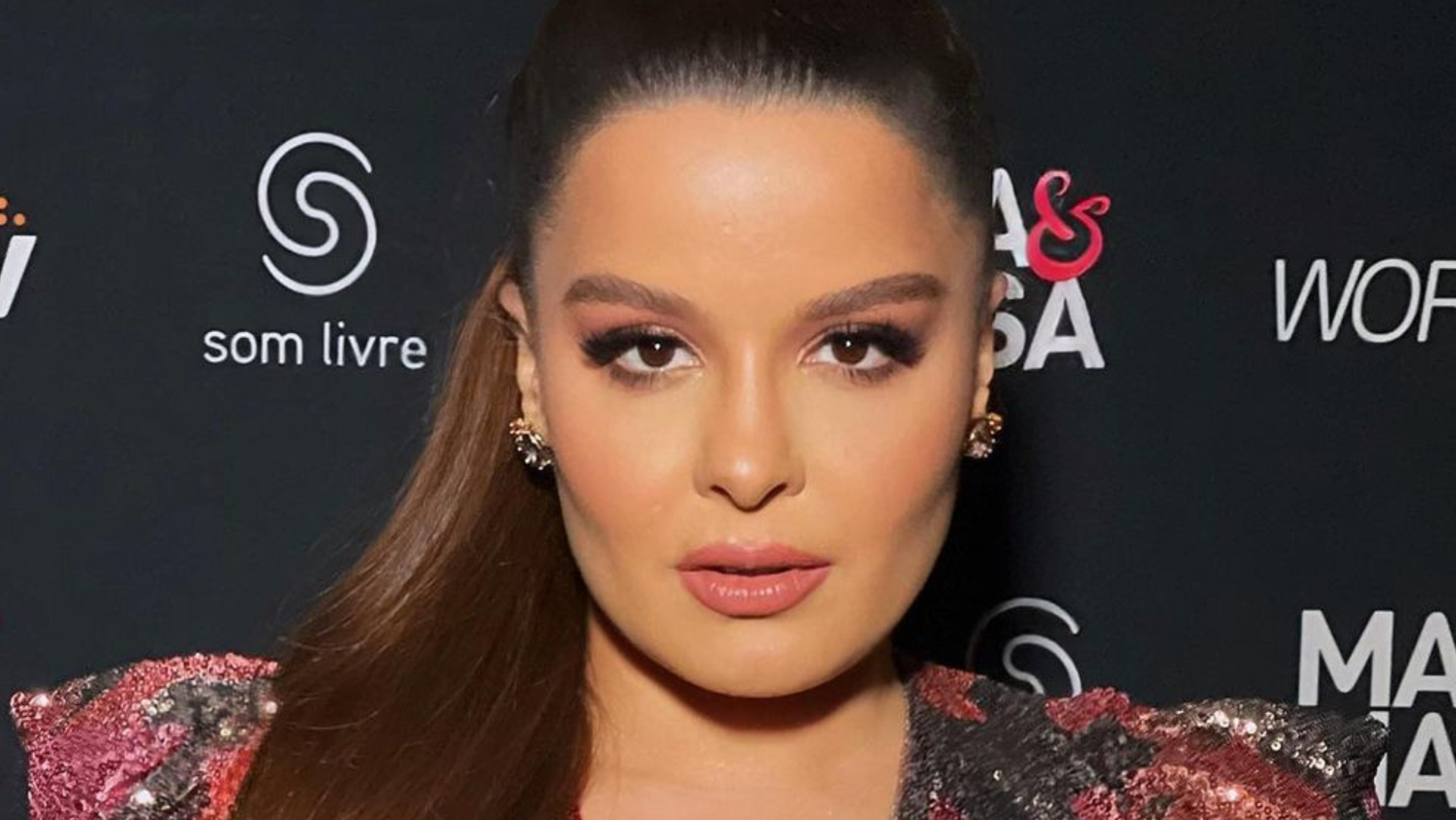 Maiara aposta em vestido curtinho e deixa pernões à mostra: ”Essa sou eu!”