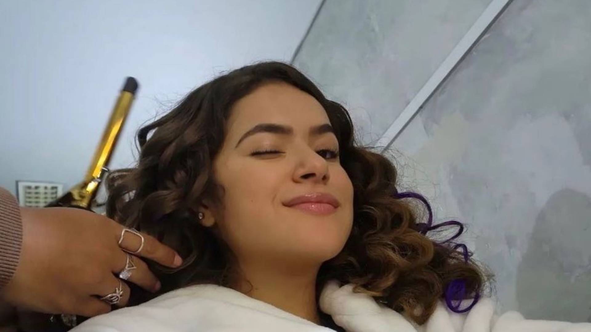 Maisa Silva posa com Camila Queiroz e João Gomes em novas fotos