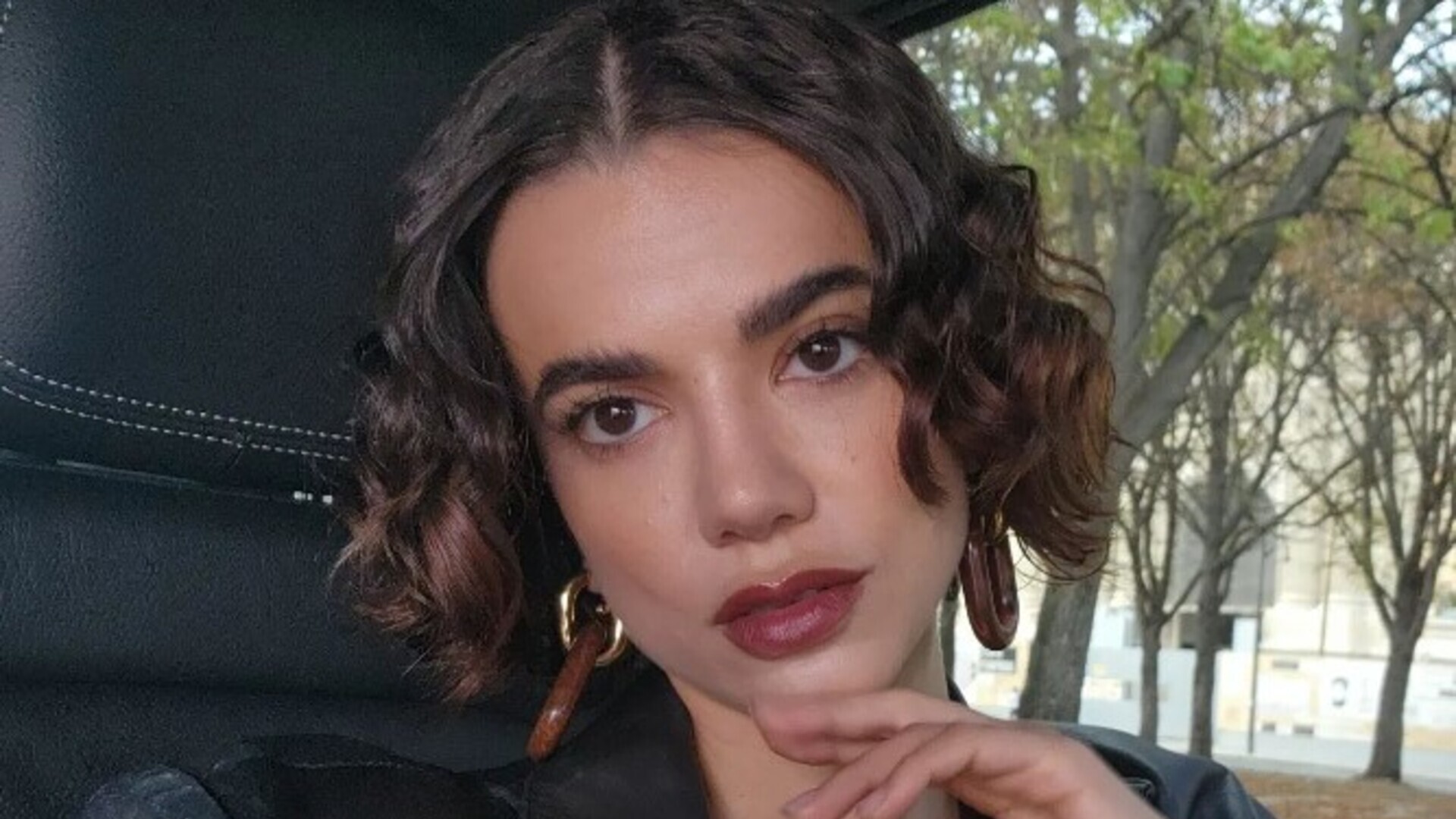 Manu Gavassi esbanja beleza e faz chover elogios ao publicar selfies