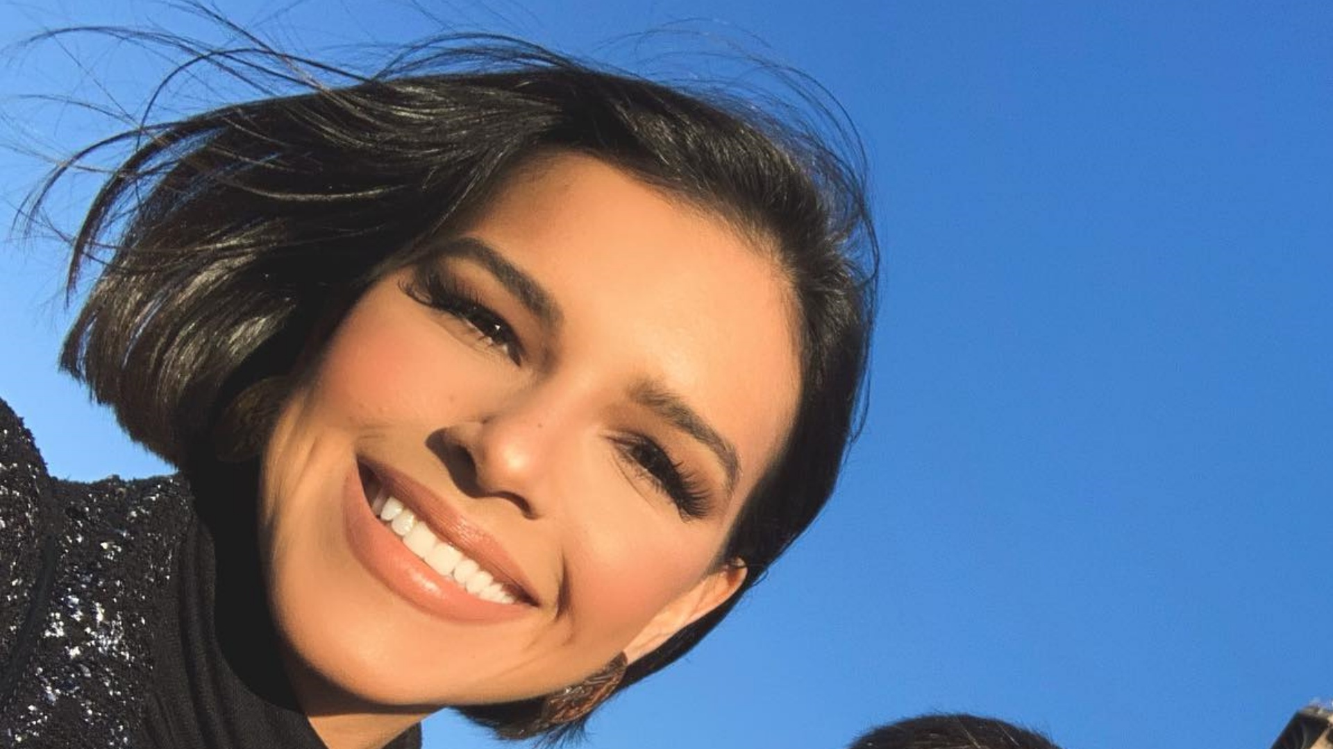 Mariana Rios impressiona ao postar cliques raros ao lado do pai e do irmão: “Família linda”