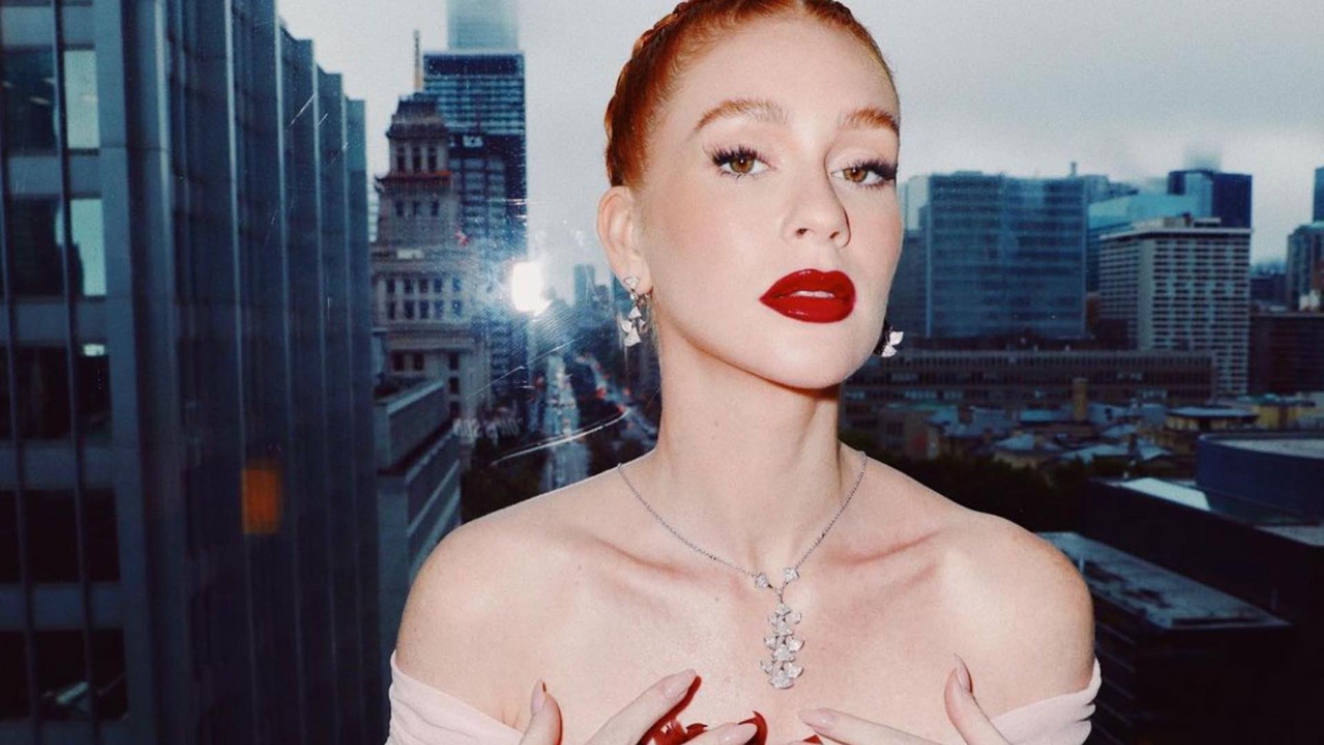 Marina Ruy Barbosa esbanja beleza ao posar com look elegante: “Maravilhosa”