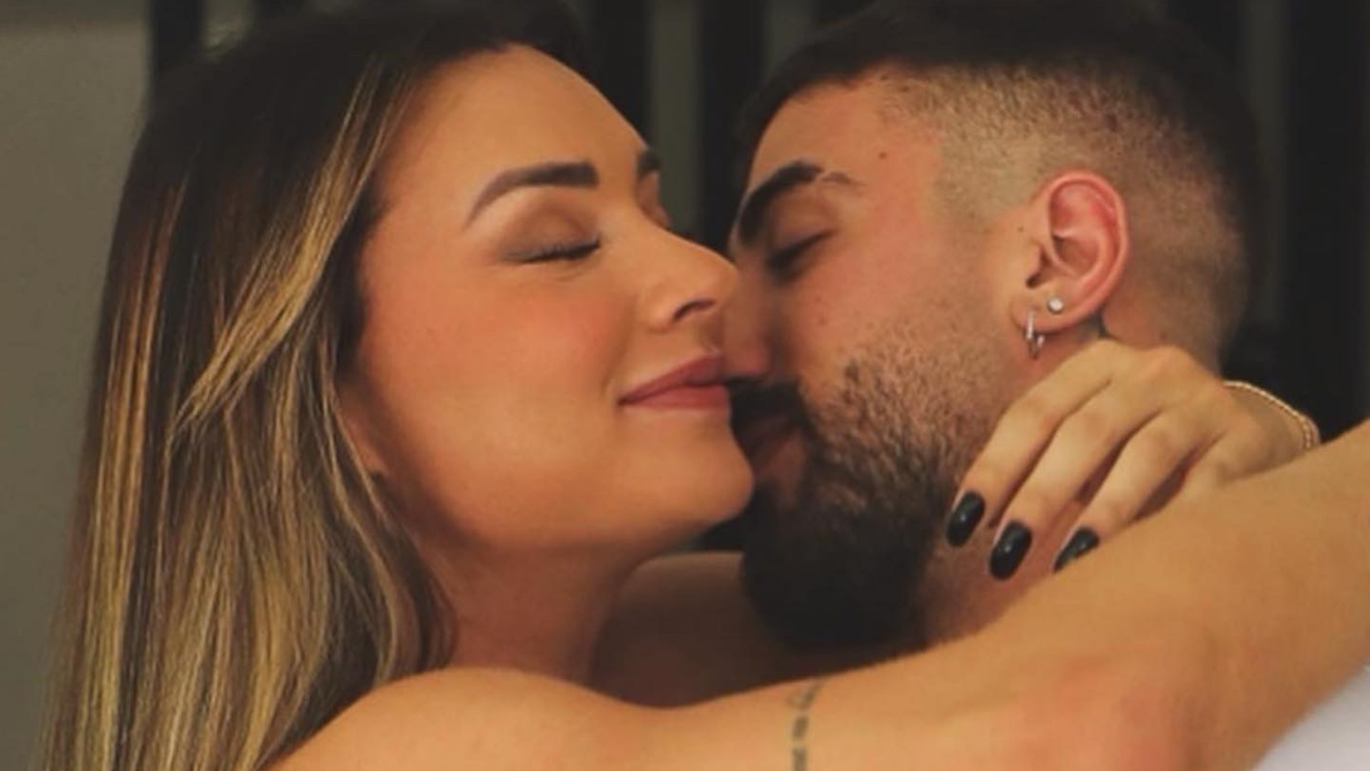 Juju Salimeni é presenteada com aliança de diamantes do namorado: ”Padrão”