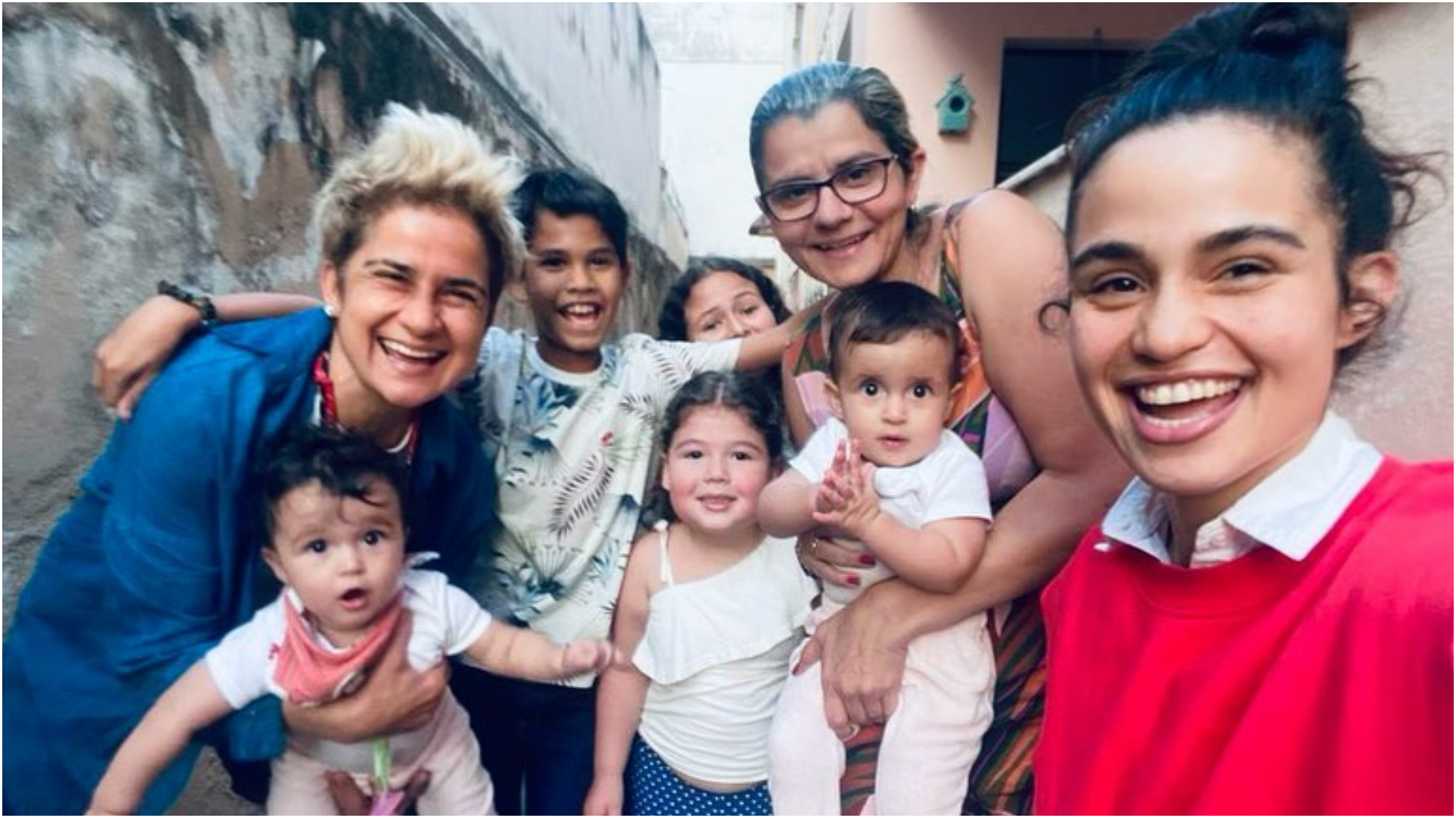 Nanda Costa e Lan Lanh reúnem família para churrasco especial em família: ”Dia inesquecível!”