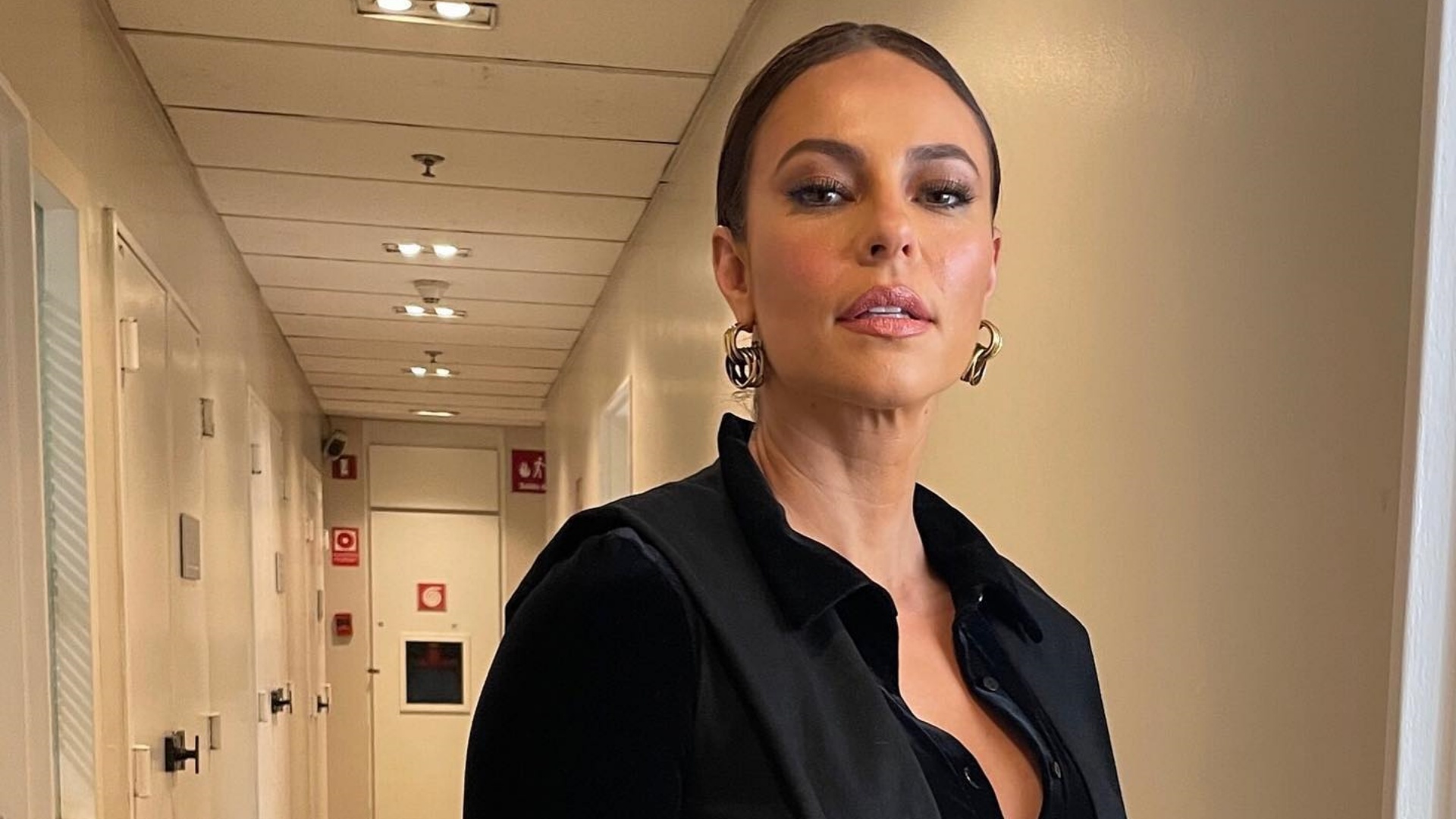 Paolla Oliveira ostenta corpão sarado em macacão curtinho com decote: ”Espetáculo”