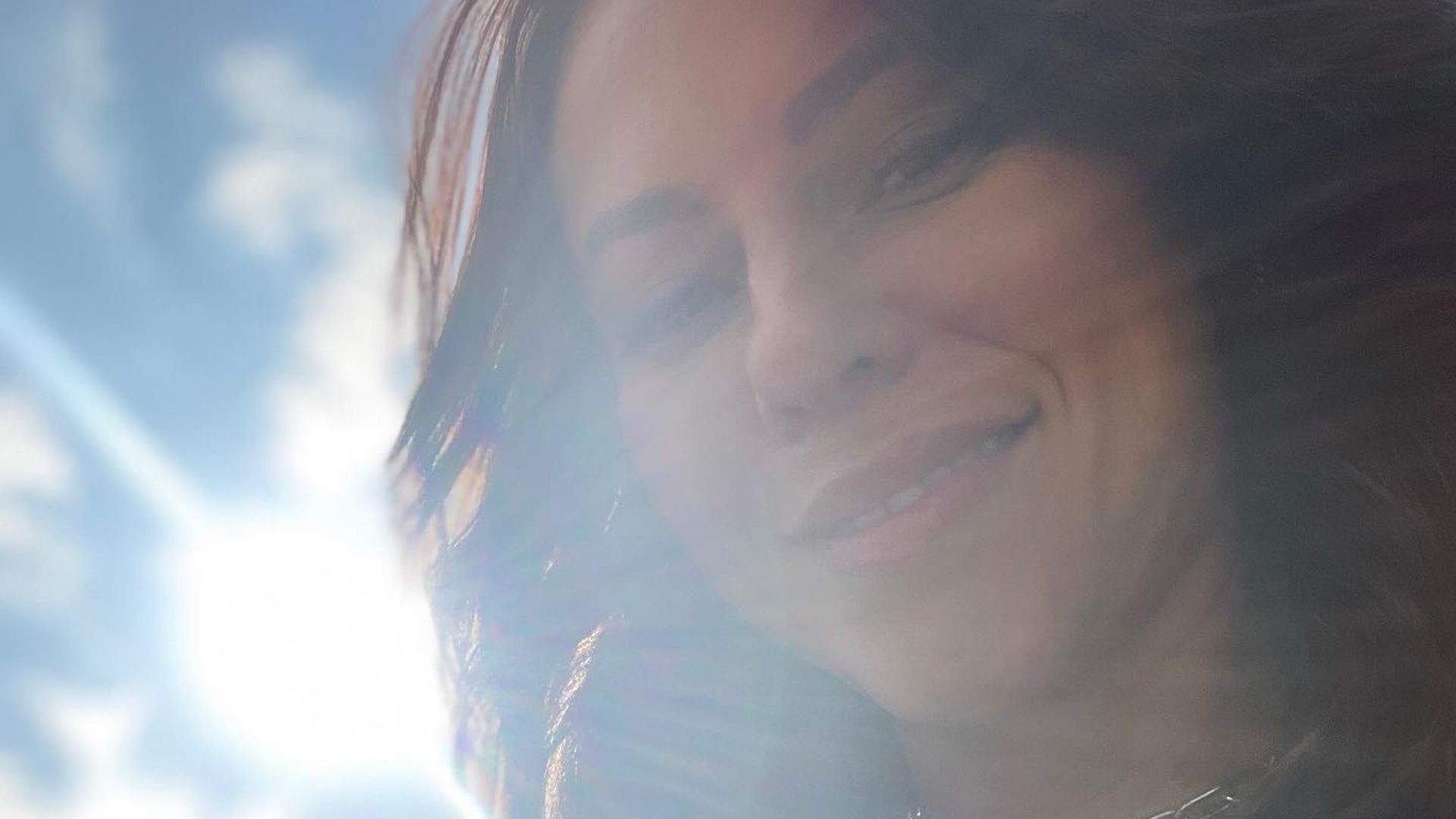Sorridente, Paolla Oliveira passa dos limites da beleza em selfie: ”Ofuscou o sol”