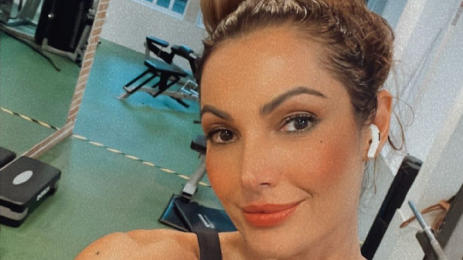 De top, Patrícia Poeta ganha elogios ao surgir na academia: “Muito linda”