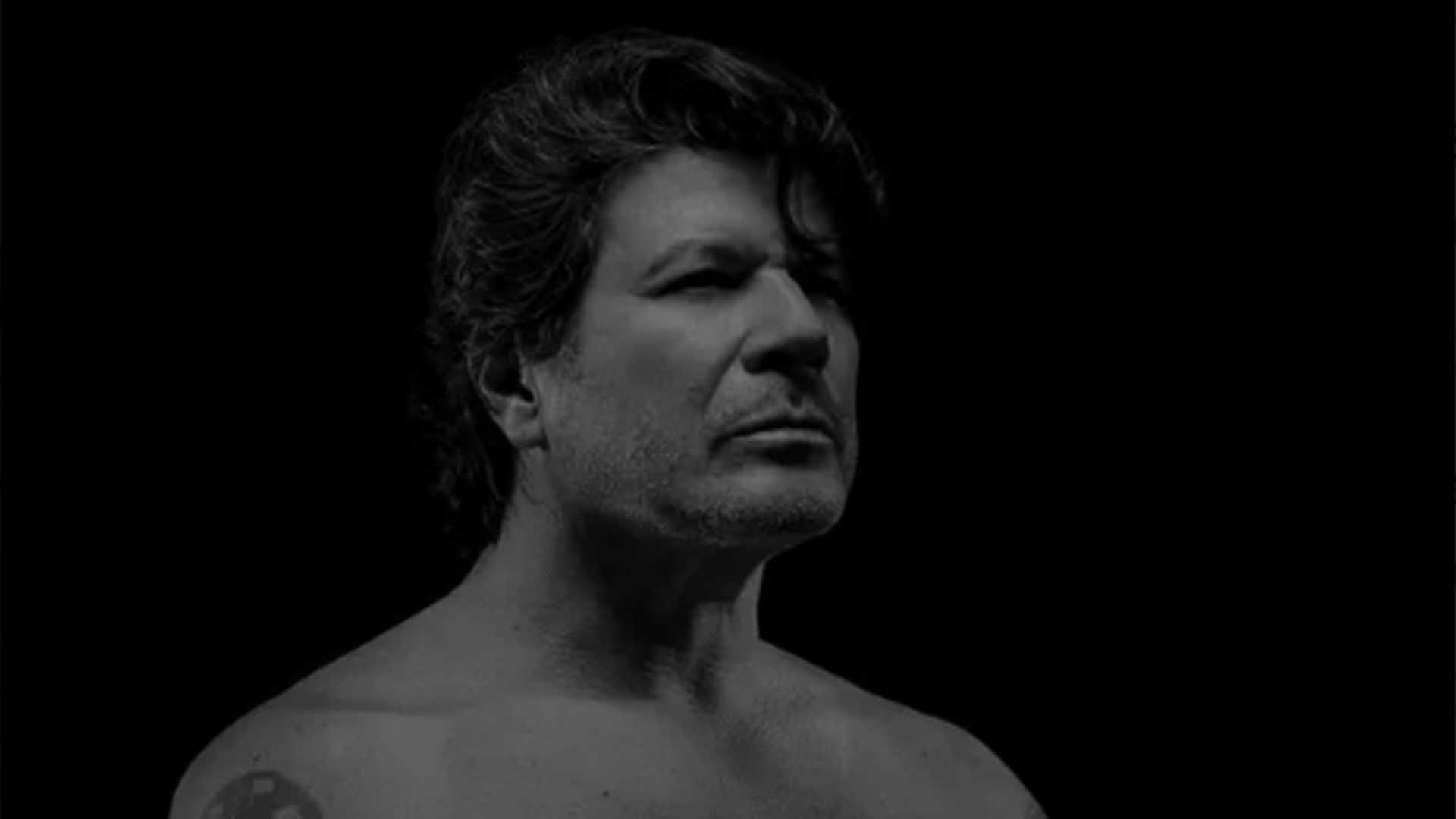 Paulo Ricardo aparece sem roupa ao completar 60 anos de vida