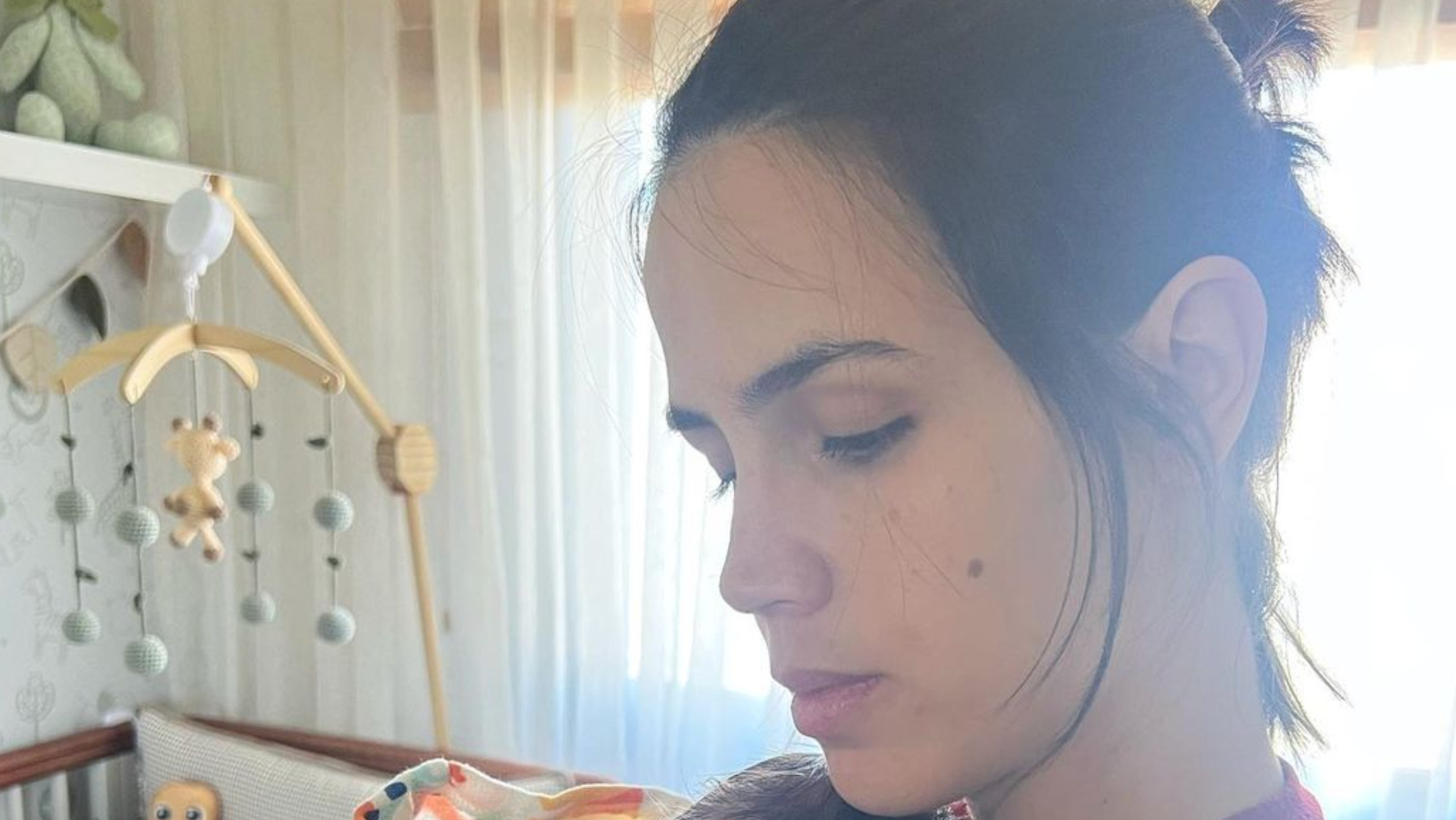 Pérola Faria resgata foto fofa do filho de leãozinho na 2ª semana de vida