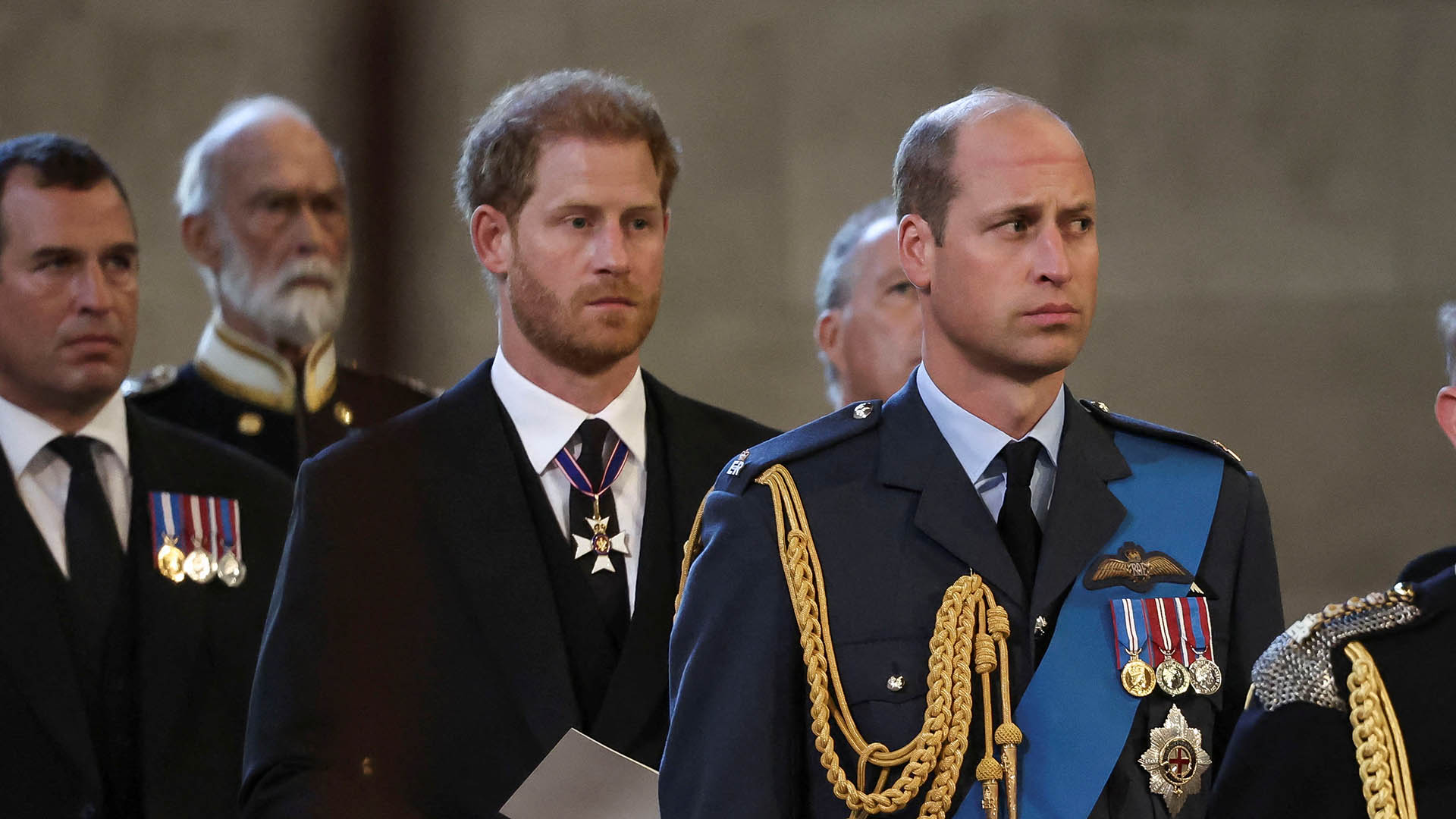 Príncipe Harry foi proibido de usar trajes militares na despedida da Rainha Elizabeth II