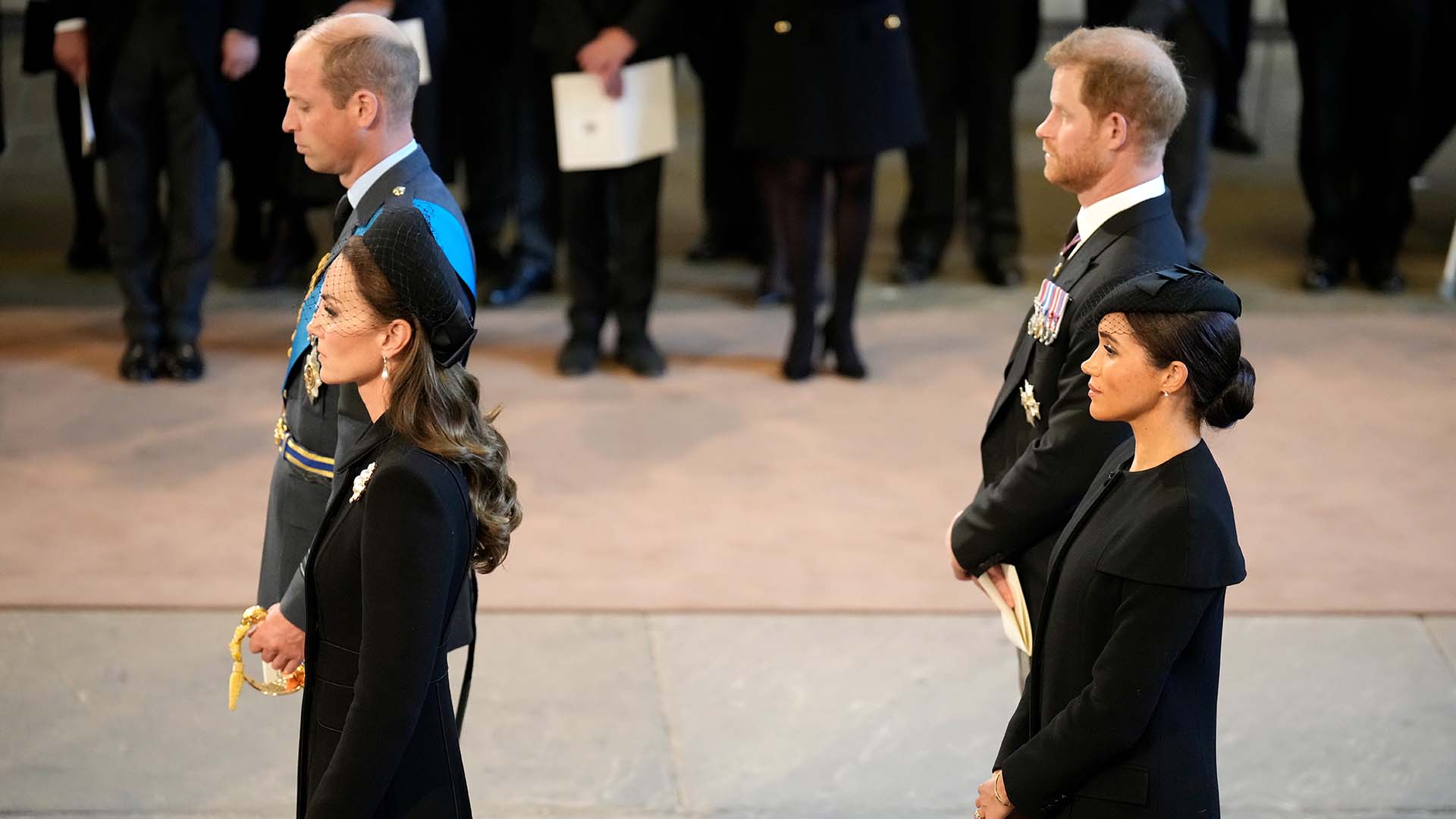 Kate Middleton e Meghan Markle acompanham homenagens para a Rainha Elizabeth II