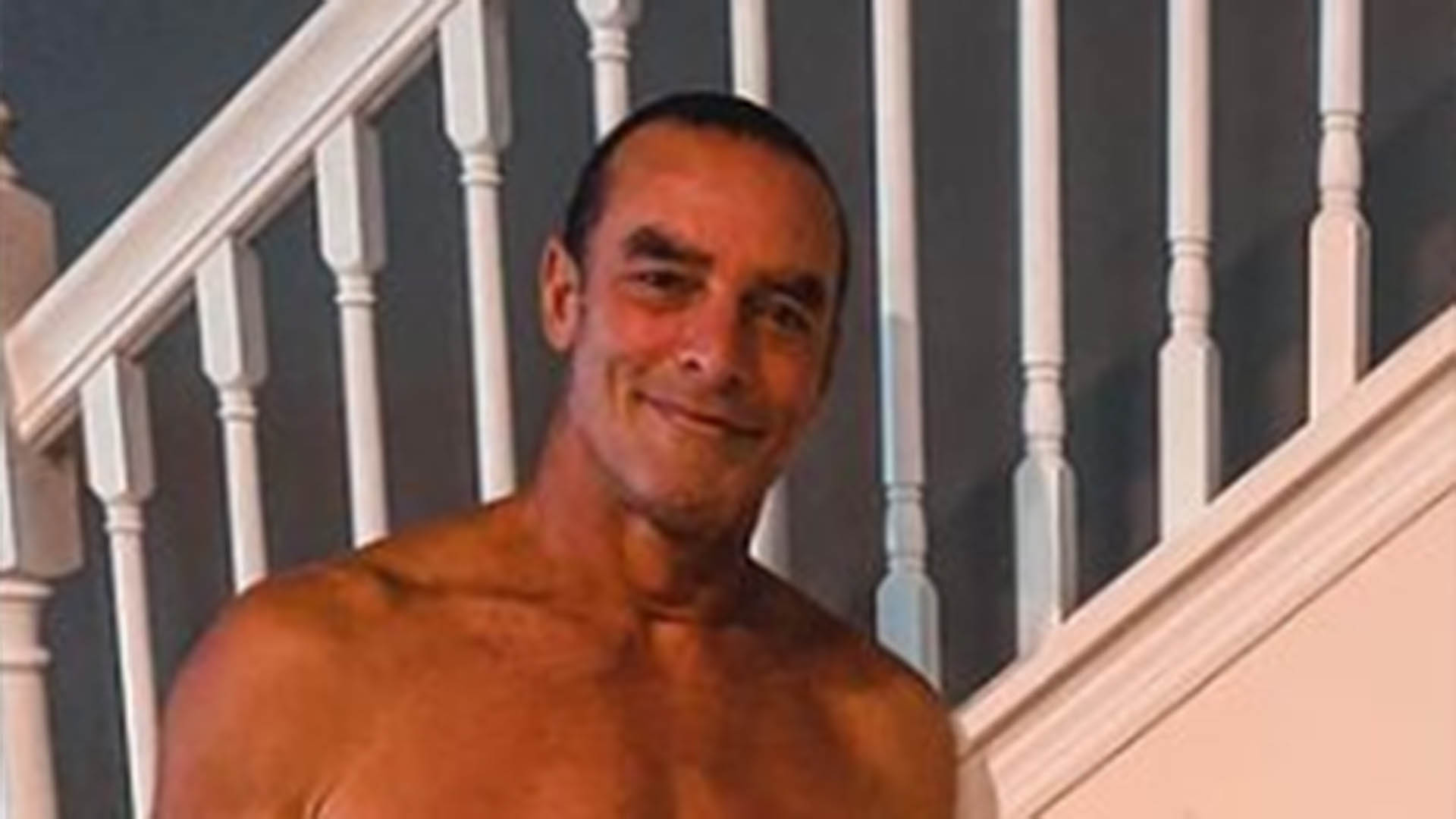 Aos 59 anos, Paulo Zulu exibe o abdômen trincado em novas fotos