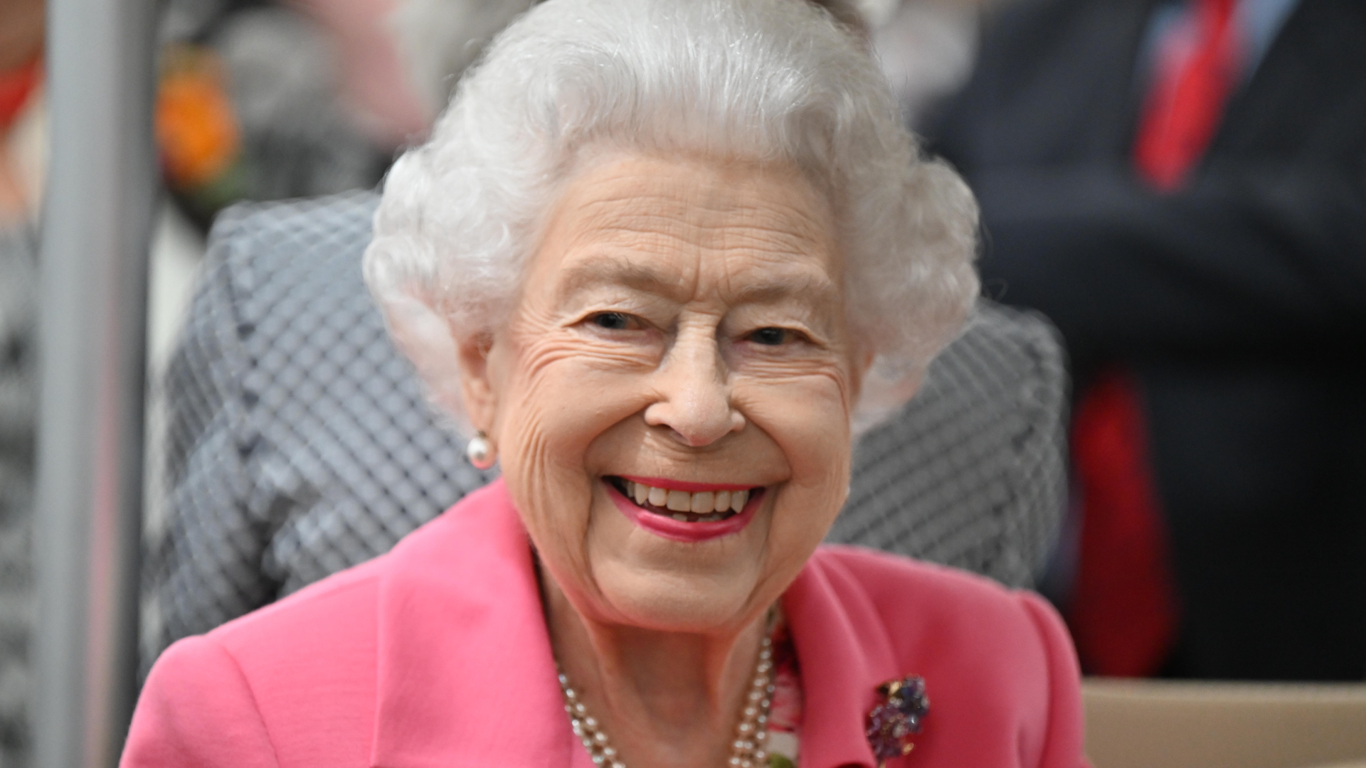 Família real revela foto do túmulo da rainha Elizabeth II na Capela de St. George