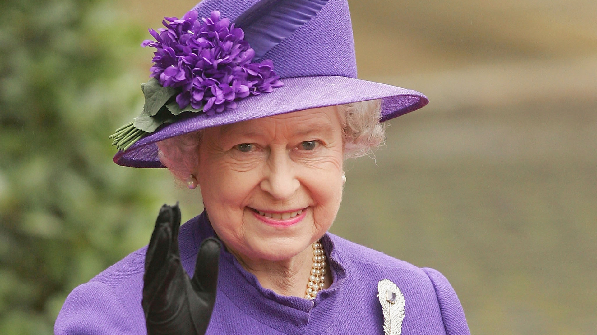 Brasileira relata reação a morte da Rainha Elizabeth em metrô de Londres