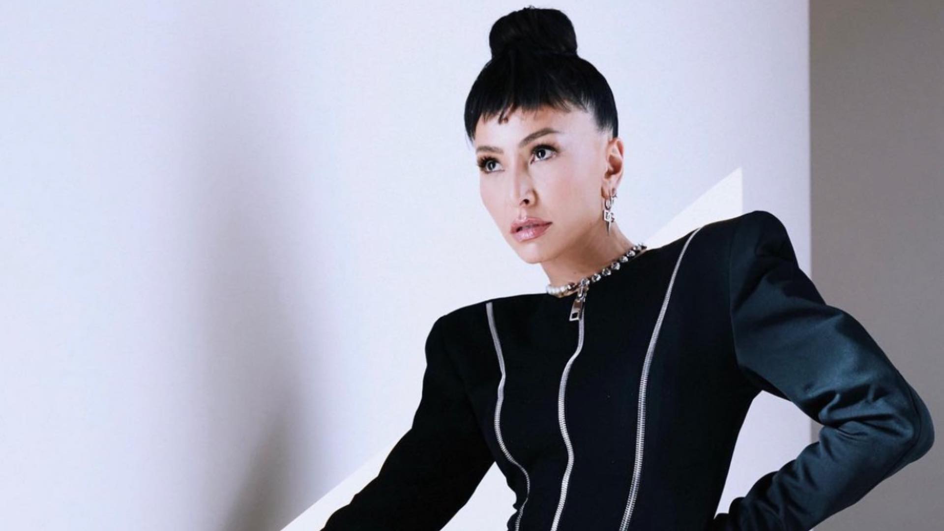 Sabrina Sato aposta em look diferentão para apresentar programa no GNT