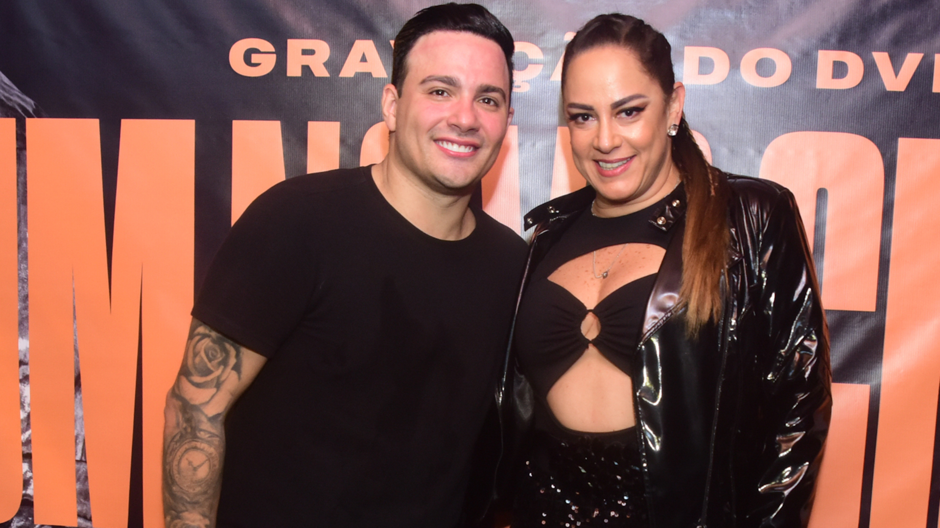 Silvia Abravanel prestigia o namorado Gustavo Moura em gravação de DVD