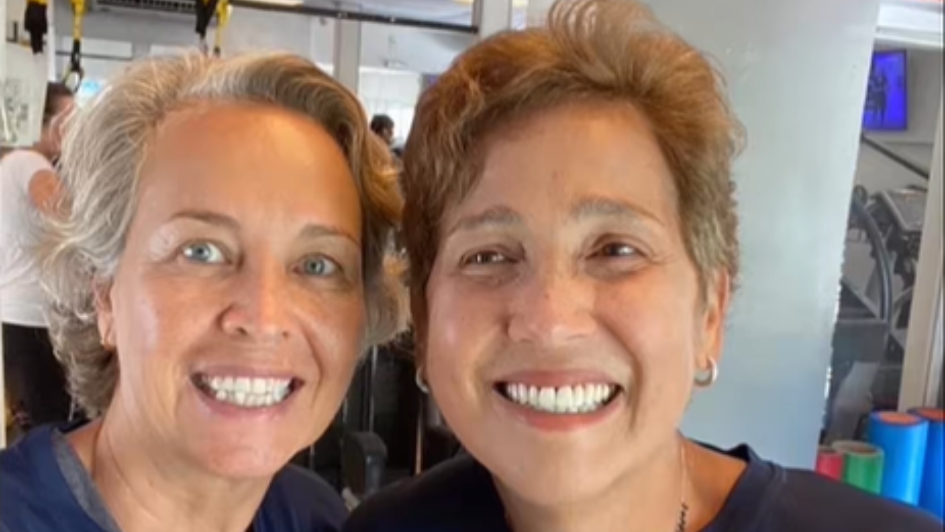 Companheira de Claudia Jimenez presta homenagem após um mês da morte da atriz