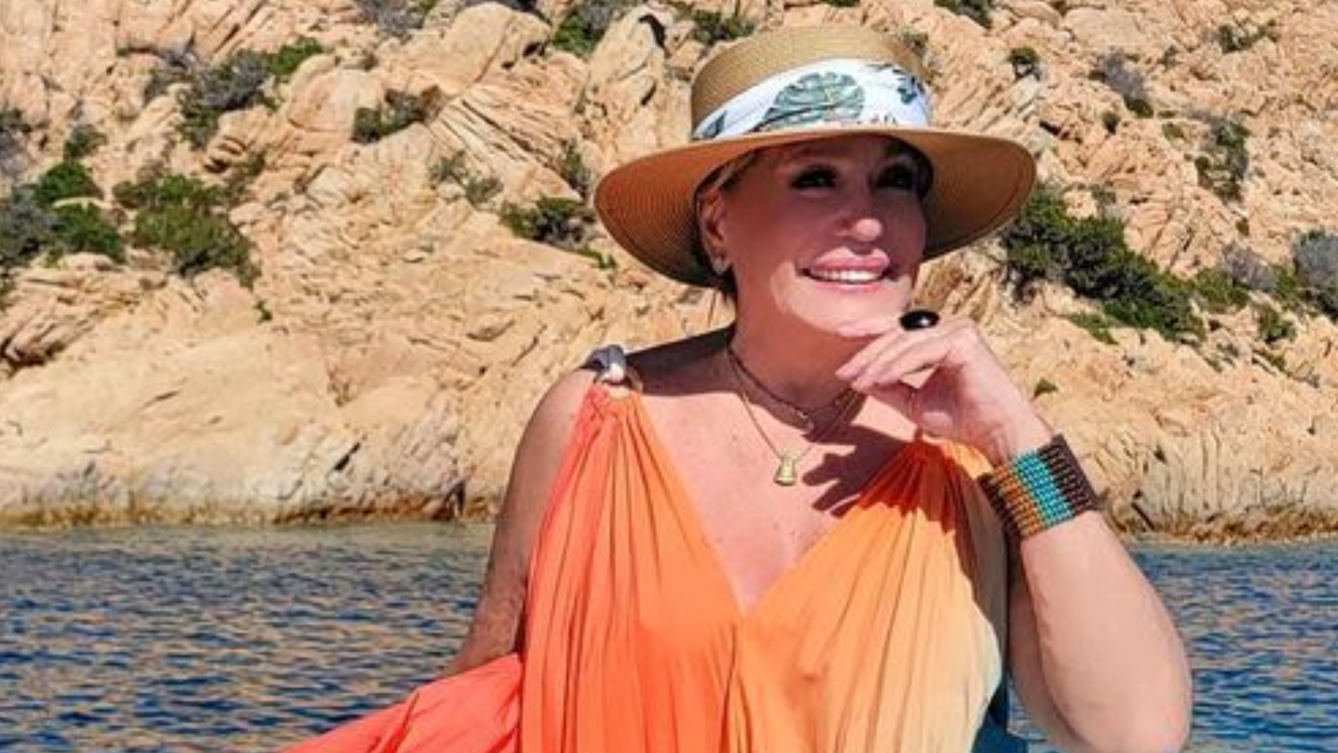 De canga aberta, Susana Vieira rouba cena com pernão em barco: ”Maravilhosa”