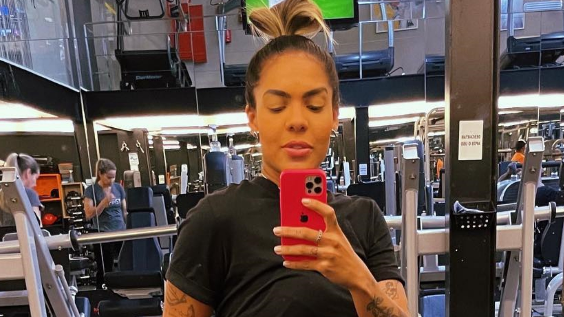 Tays Reis volta a treinar um mês após o nascimento da filha: “A mãe tá on”