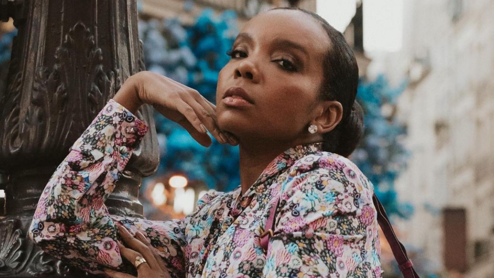 Thelma Assis esbanja elegância e estilo nas ruas de Paris: “Belíssima”