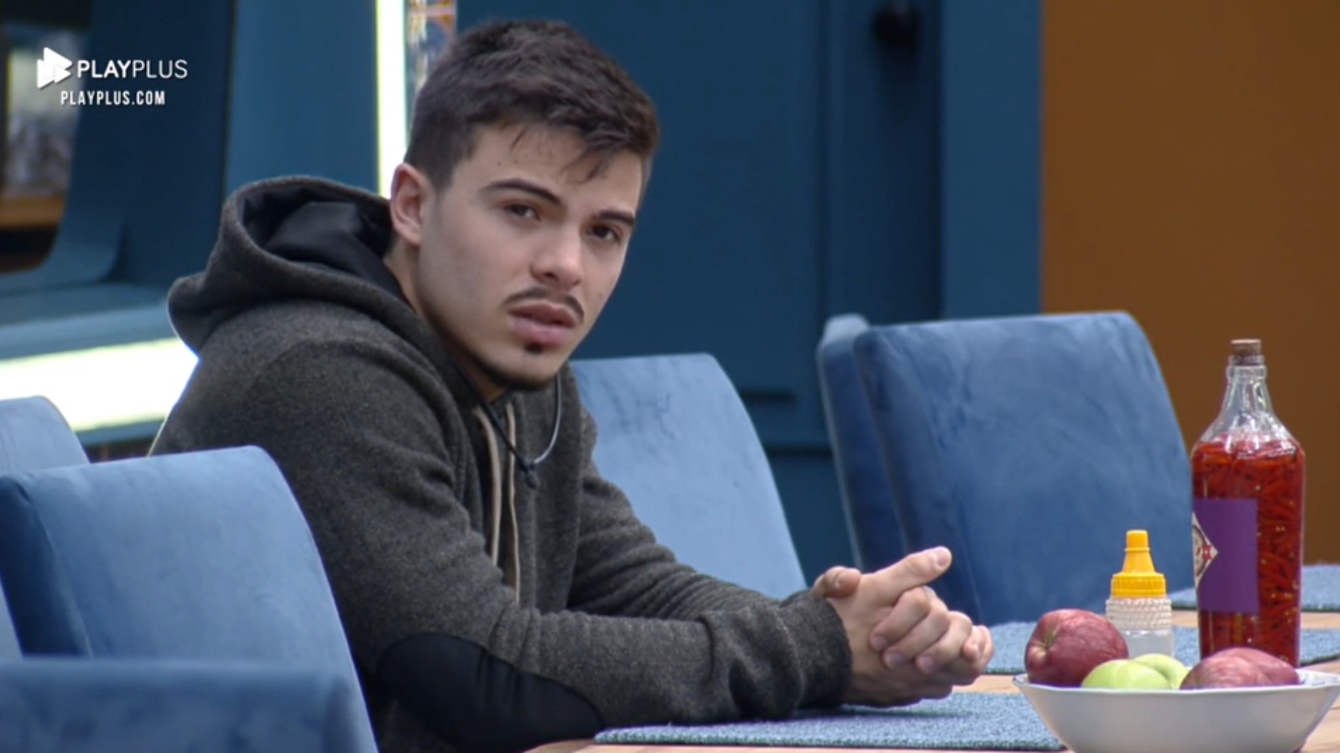 A Fazenda 14: Thomaz Costa descobre plano de Deborah Albuquerque e alerta Moranguinho