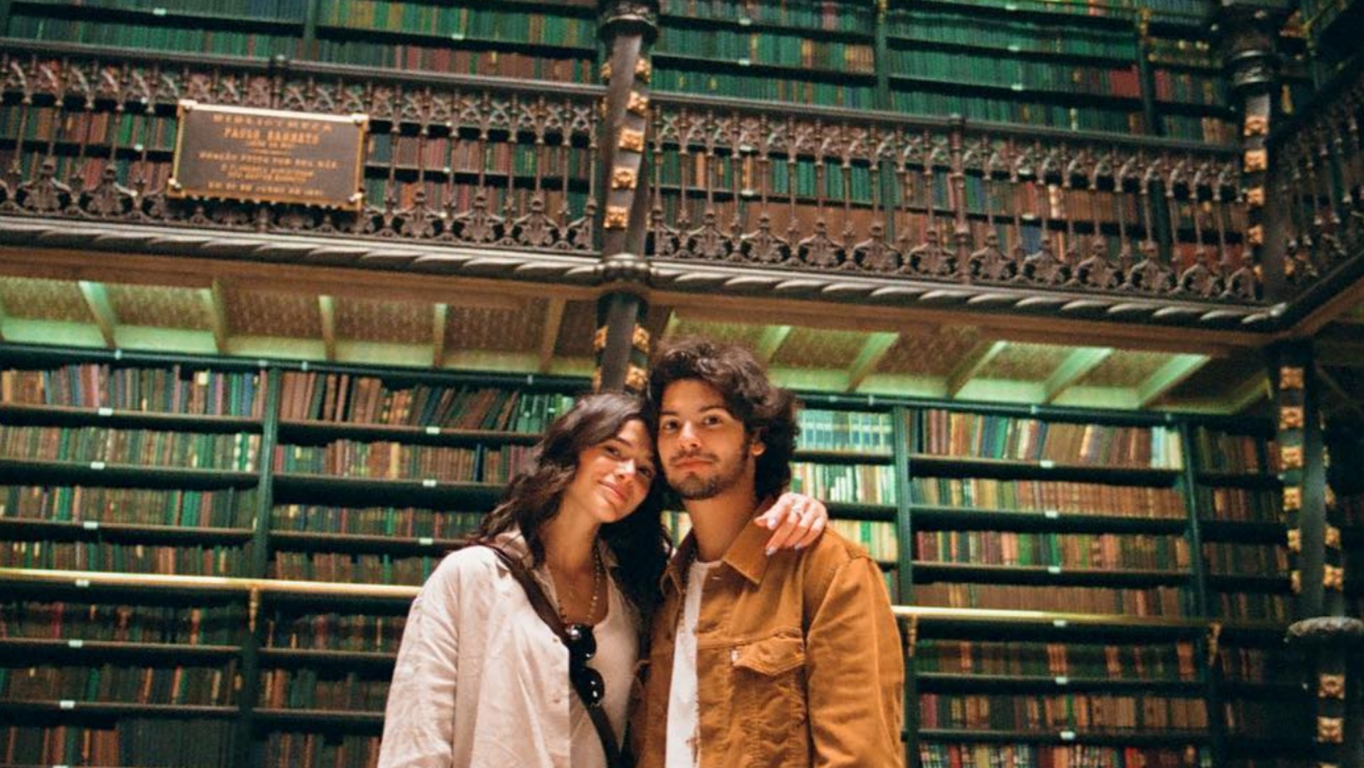 Xolo Maridueña abre álbum de fotos com Bruna Marquezine e web dispara: ”Meu casal”