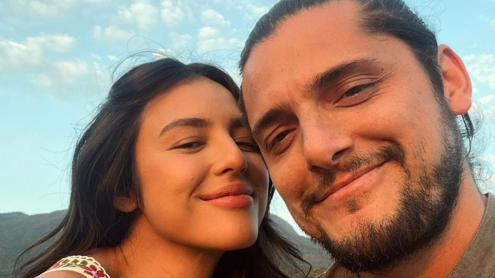 Yanna Lavigne e Bruno Gissoni aproveitam clima de romance juntinhos: ”A gente merece”