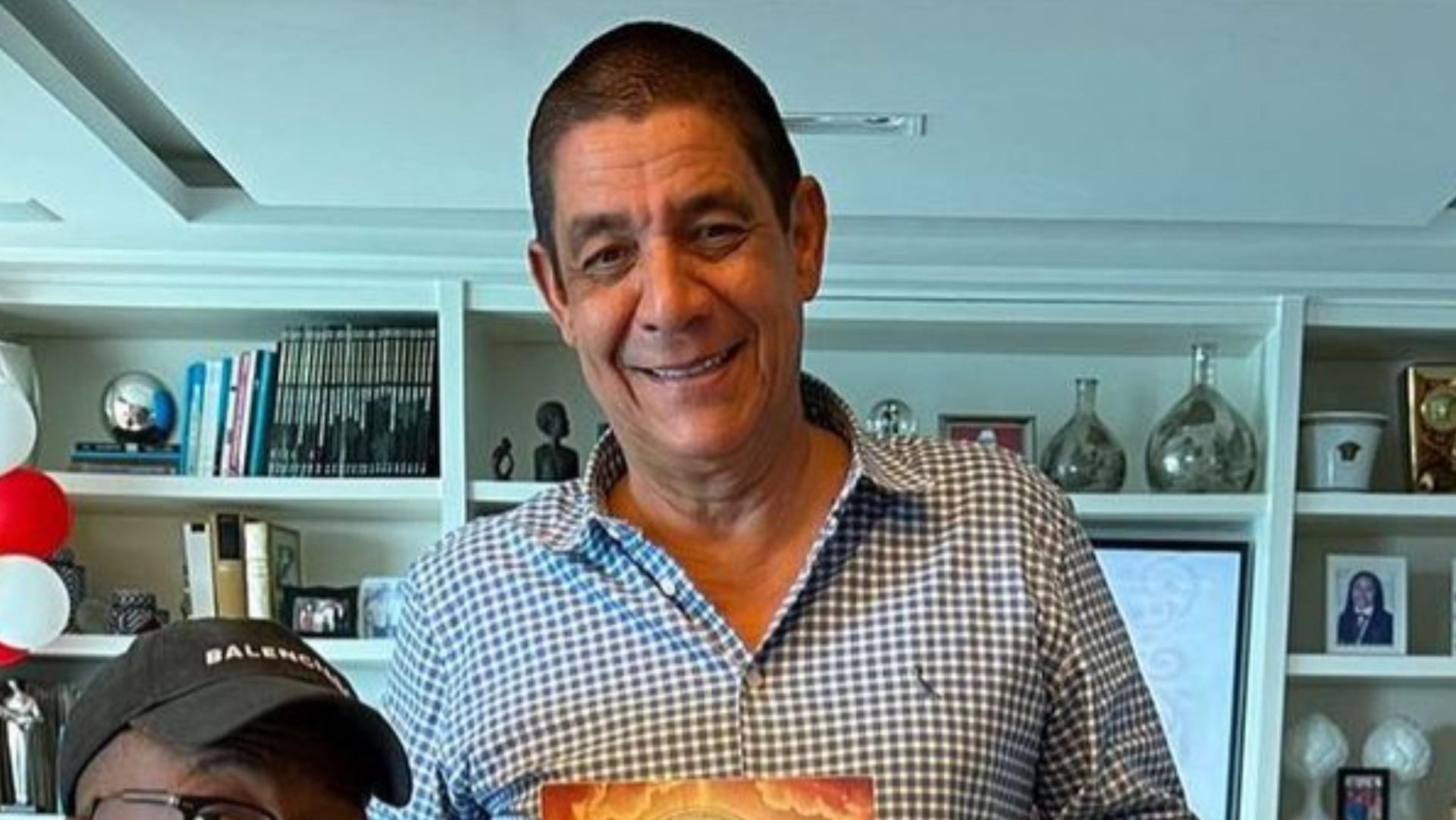Zeca Pagodinho surge com Fernanda Paes Leme e Mumuzinho: ”Esse santo faz milagre”