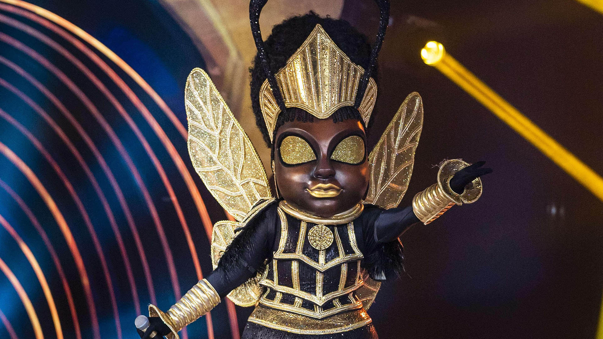 The Masked Singer: Abelha-Rainha fica em segundo lugar e é desmascarada no palco