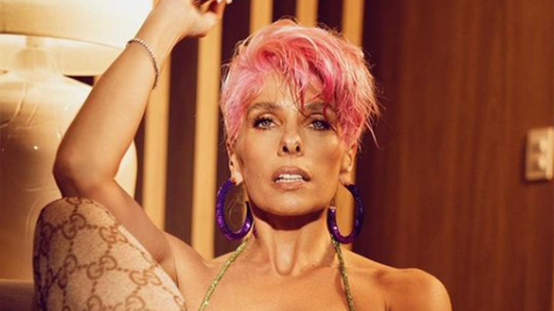 Adriane Galisteu chega aos 50 anos e faz ensaio fotográfico: ‘É real oficial’