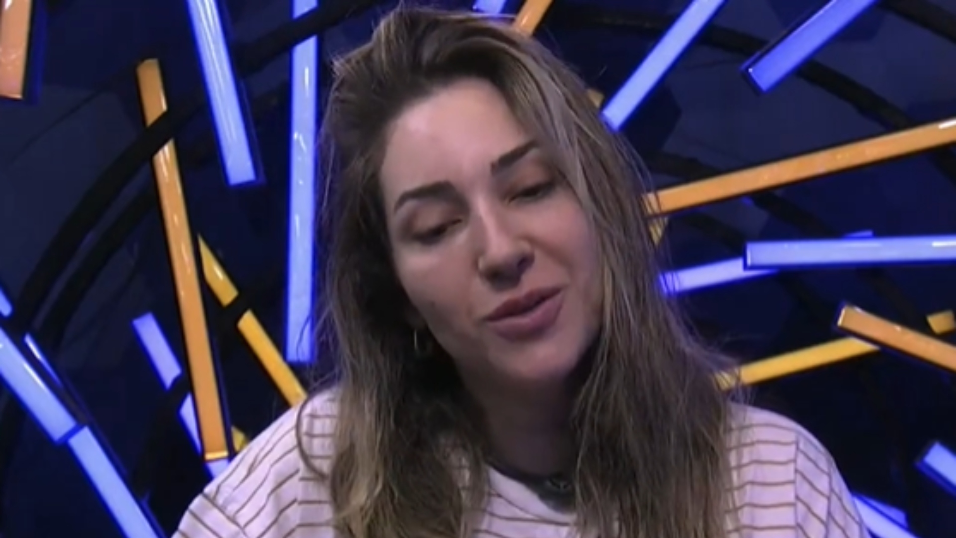BBB23: Amanda manda recado para ex-aliados no confessionário: ‘Olha só’