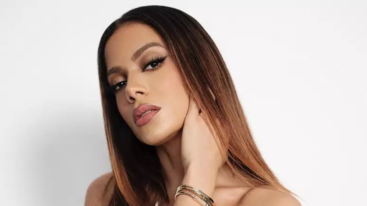 Quantas plásticas Anitta já fez? Confira mudanças de visual da cantora