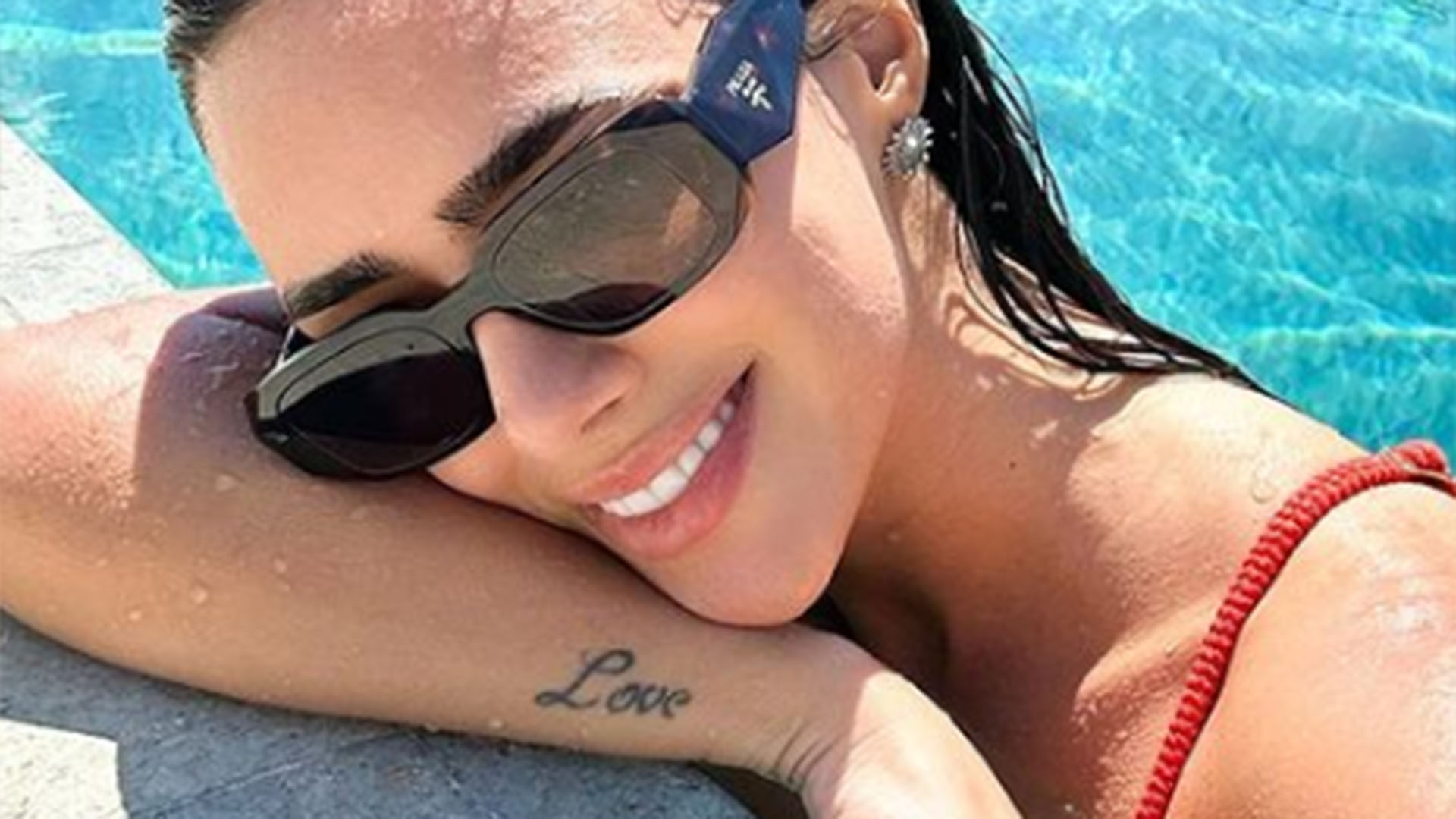 Grávida, Bruna Biancardi exibe a barriguinha em foto de biquíni