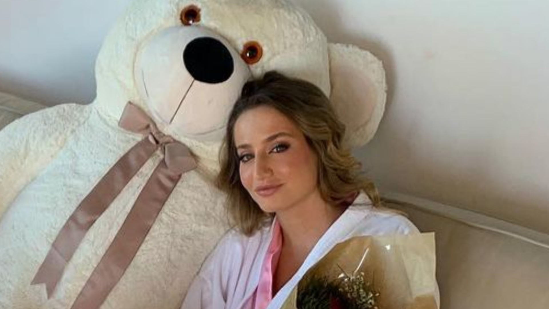 Bruna Griphao surge rodeada de presentes e agradece carinho dos fãs após BBB 23