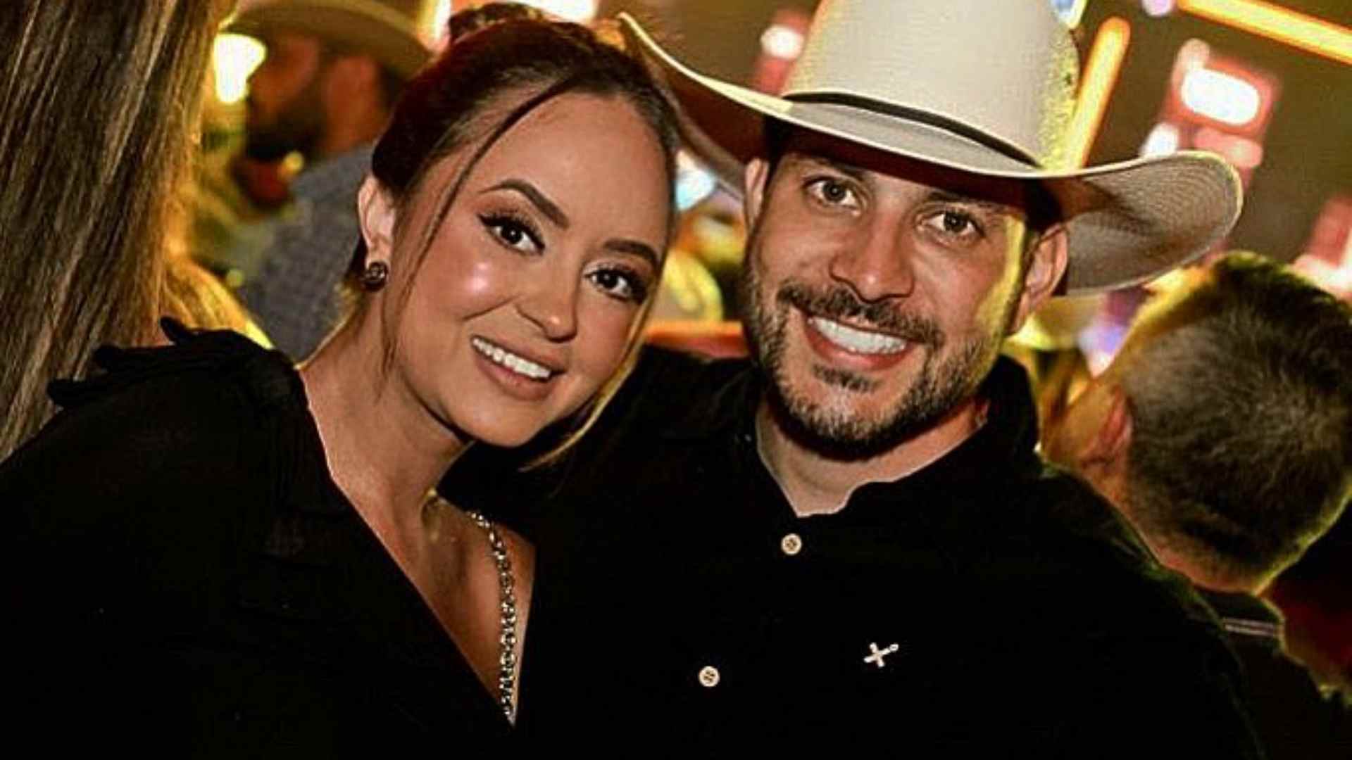 Ex-BBB Caio Afiune se declara no aniversário da esposa: “Você me brilha os olhos”