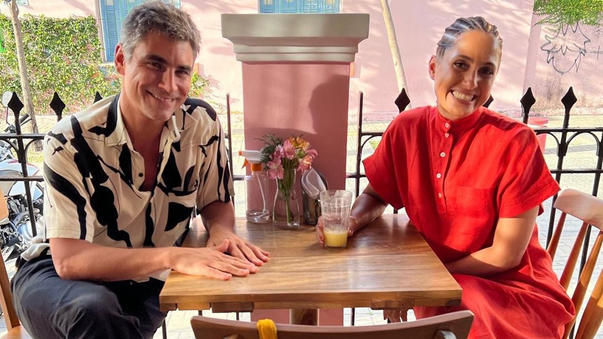 Camila Pitanga comemora dois anos de namoro: “Te amo”