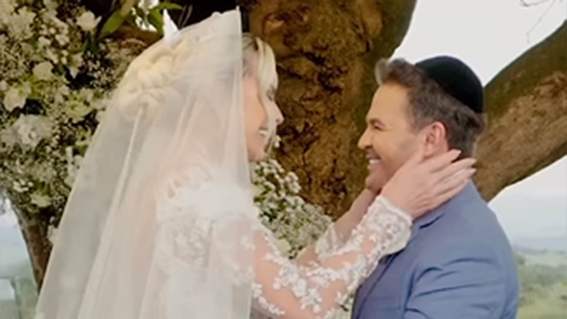 Eduardo Costa exibe vídeo com detalhe do seu casamento com Mariana Polastreli