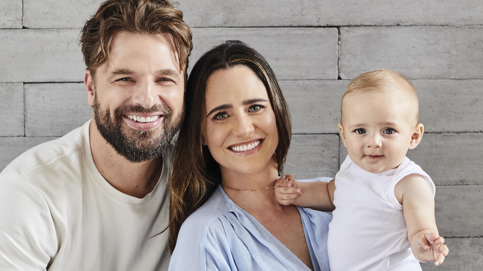 Fernanda Vasconcellos e Cássio Reis celebram o filho, Romeo