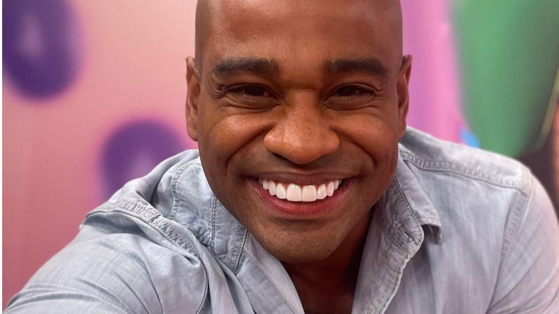 BBB 23: Cezar Black revela motivo de usar roupas justíssimas: ”Mostrar”