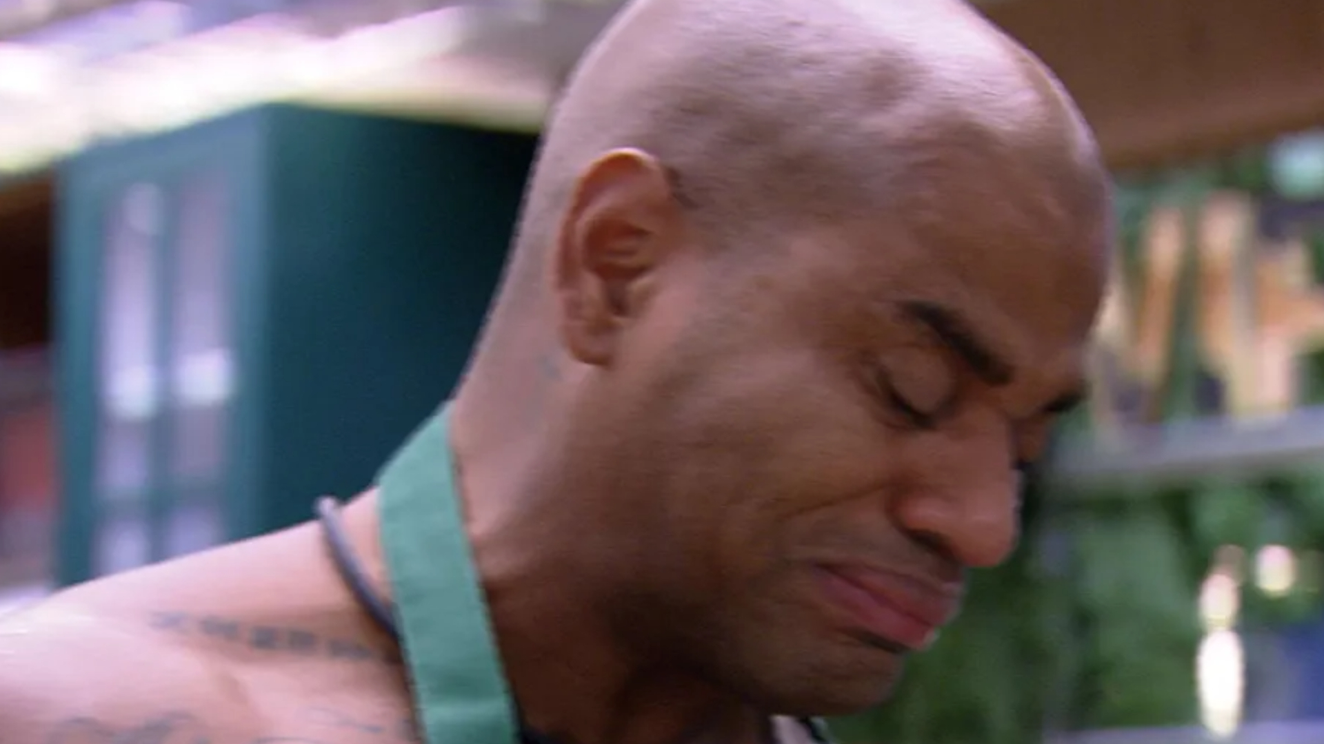 BBB 23: Cezar Black tem crise de choro em dia de eliminação