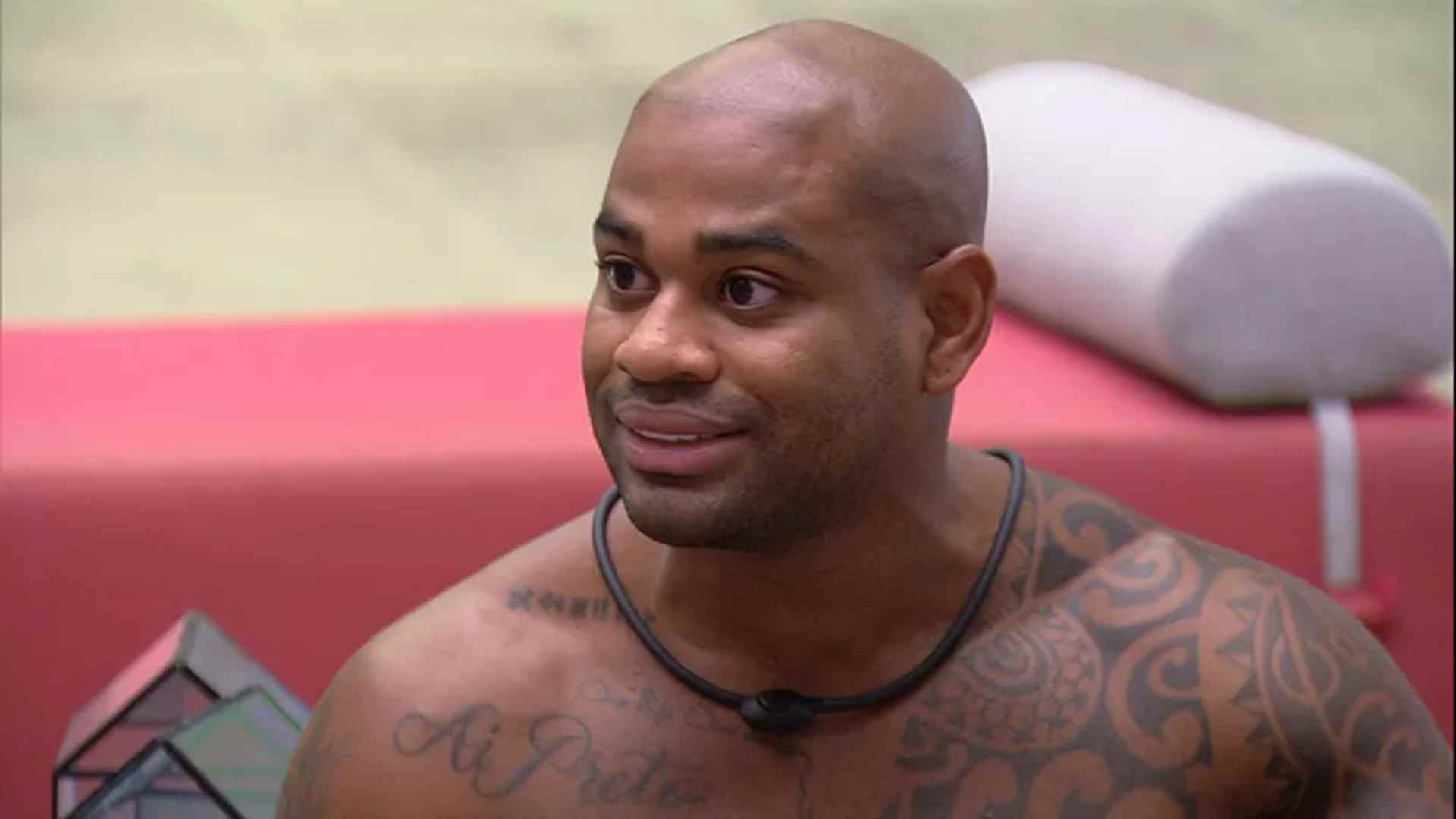 BBB 23: Cezar aponta diferenças com aliados e dispara: “Sou hétero top”