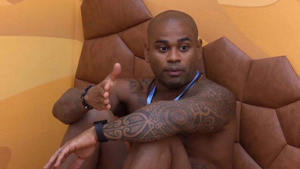 BBB23: Cezar se desentende com sisters do Quarto Deserto: ‘Não sou cachorro’