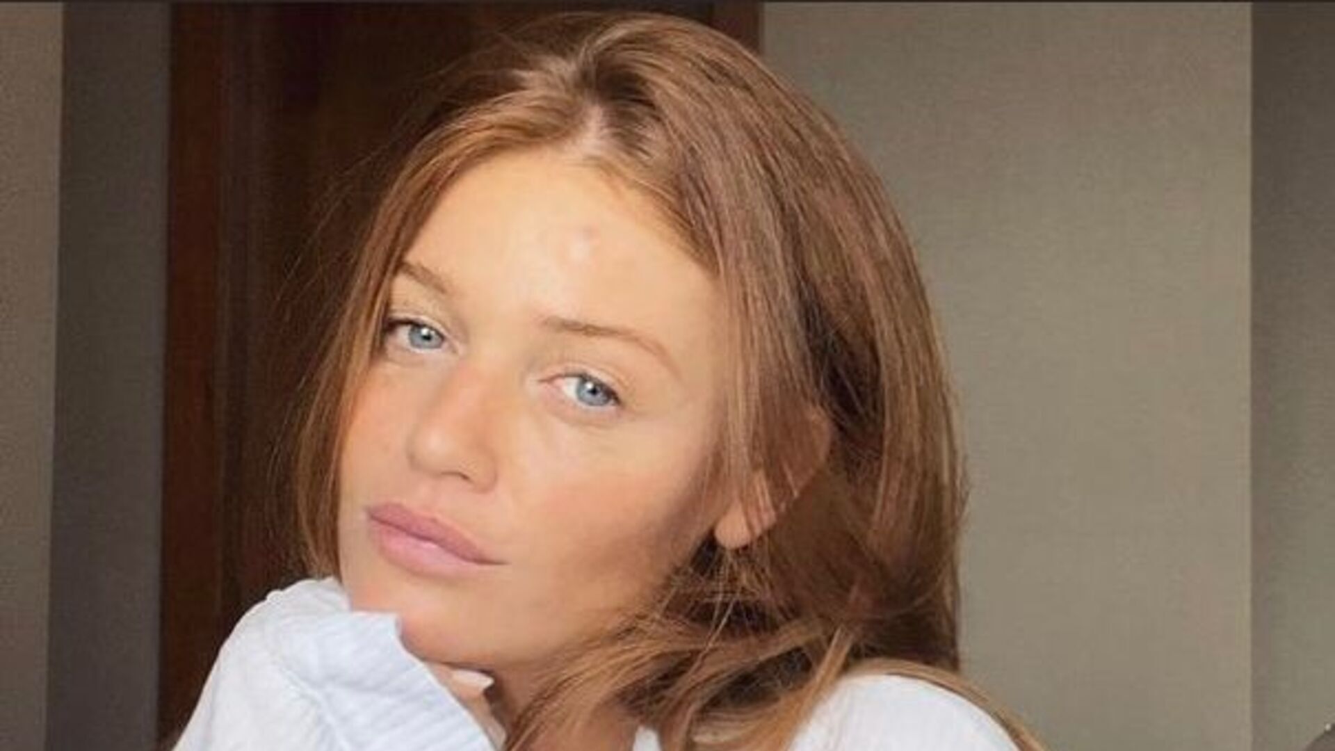 Cintia Dicker causa comoção nas redes sociais ao posar de lingerie