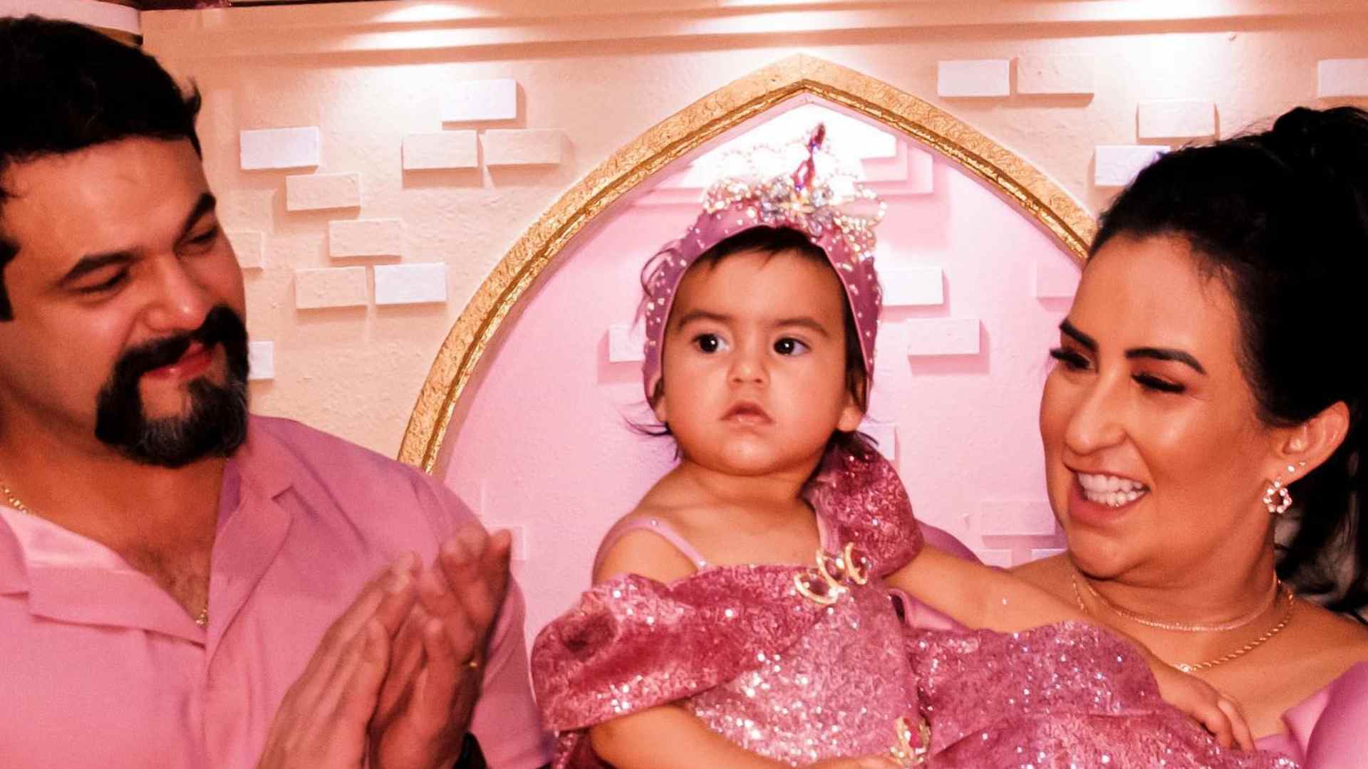 Com festa luxuosa, Fabiola Gadelha comemora aniversário da filha: “Noite mágica”