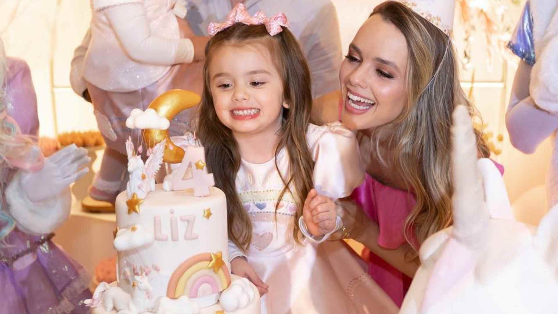 Thaeme mostra detalhes da festa luxuosa de aniversário da filha, Liz: “Um verdadeiro sonho”