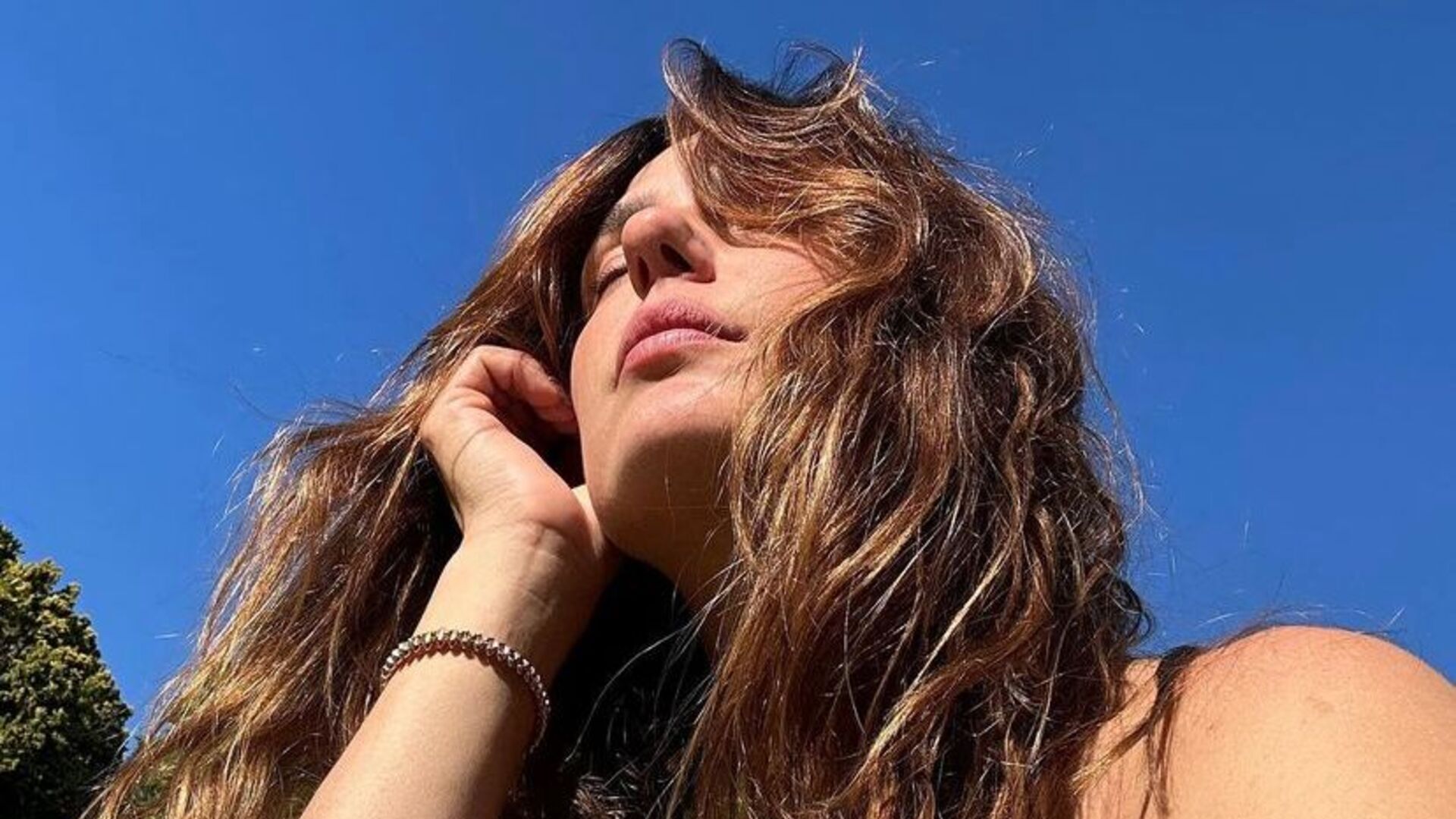 Isis Valverde encanta seguidores ao compartilhar fotos nos Estados Unidos com o filho Rael