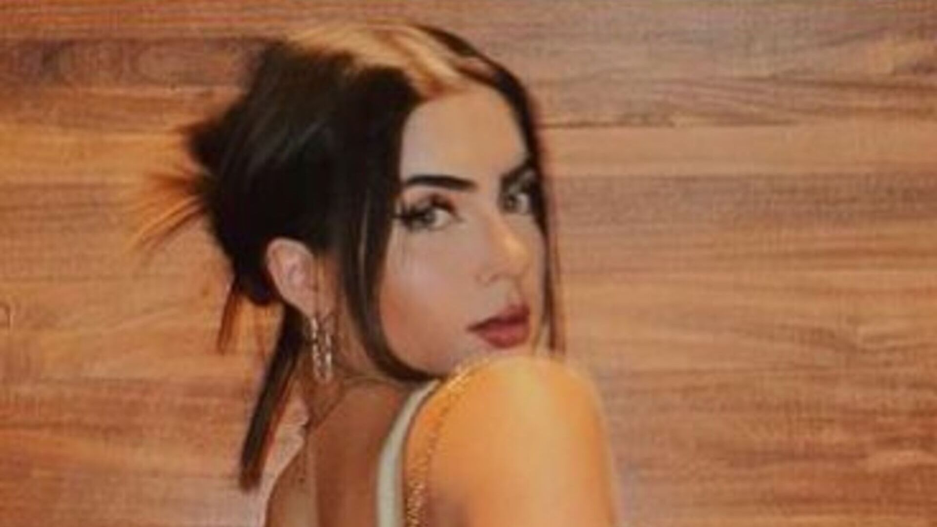 Jade Picon eleva temperatura da web ao compartilhar fotos com a barriga à mostra