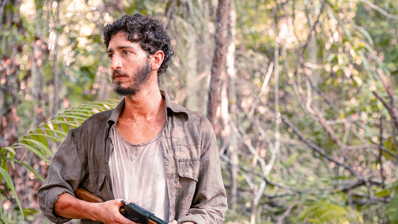 Johnny Massaro explica perda de peso para viver militante no cinema: ‘Jejum de 16 horas’